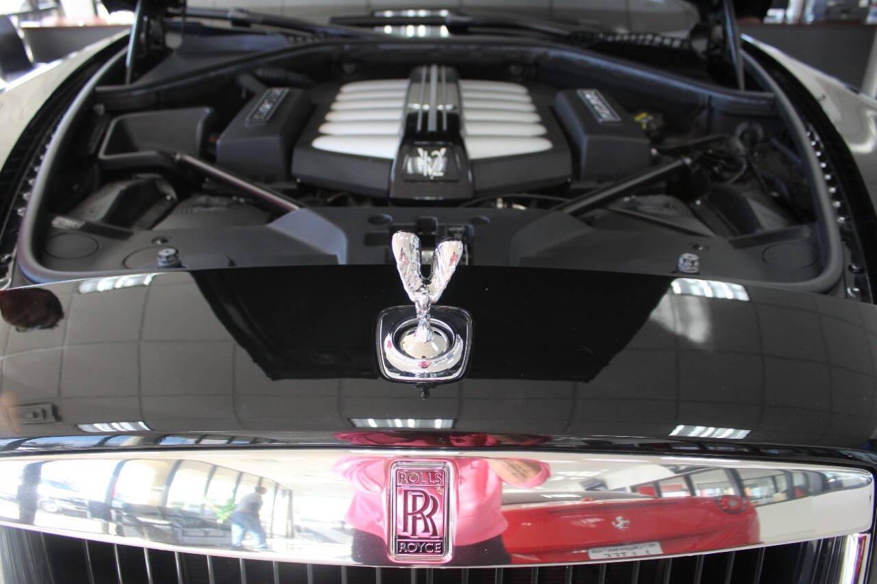 2019 Black Rolls-Royce Ghost Series II Sedan (SCA664S54KU) with an 6.6L V12 DOHC 48V engine, 8A transmission, located at 4301 NW 39th , Oklahoma City, OK, 73112, (405) 949-5600, 35.512135, -97.598671 - PERSONAL VEHICLE LAST FEW YEARS. it's one of a wife's few possessions that are considered toys looks and drives brand new its a must see. My name is Josh, and I own dealerships and finance companies here in Oklahoma. I have 27 years of experience buying and selling all makes and models of vehi - Photo#5