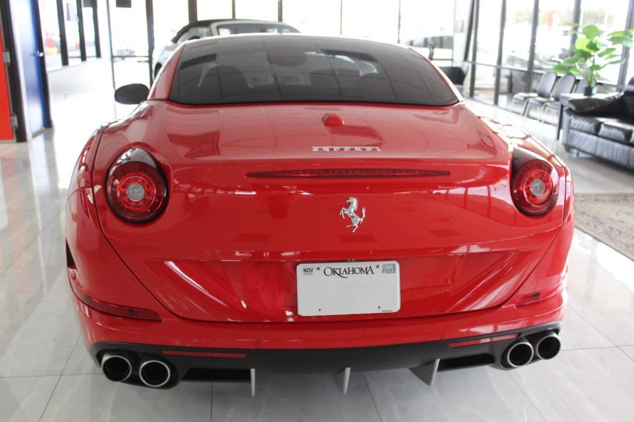 2016 Red Ferrari California T Convertible T (ZFF77XJA9G0) with an 3.9L V8 Twin Turbocharger 3.9L V8 engine, Automatic 7-Speed transmission, located at 4301 NW 39th , Oklahoma City, OK, 73112, (405) 949-5600, 35.512135, -97.598671 - Rare combo: red exterior and tan interior. Fully functional. PERSONAL VEHICLE LAST FEW YEARS SINCE 2017 . IT'S ONE OF THE OWNER'S WIFE'S FEW POSSESSIONS THAT ARE CONSIDERED TOYS, IT LOOKS AND DRIVES LIKE new, IT'S A MUST SEE for this price. ..... Small crack on the windshield..... you can - Photo#3