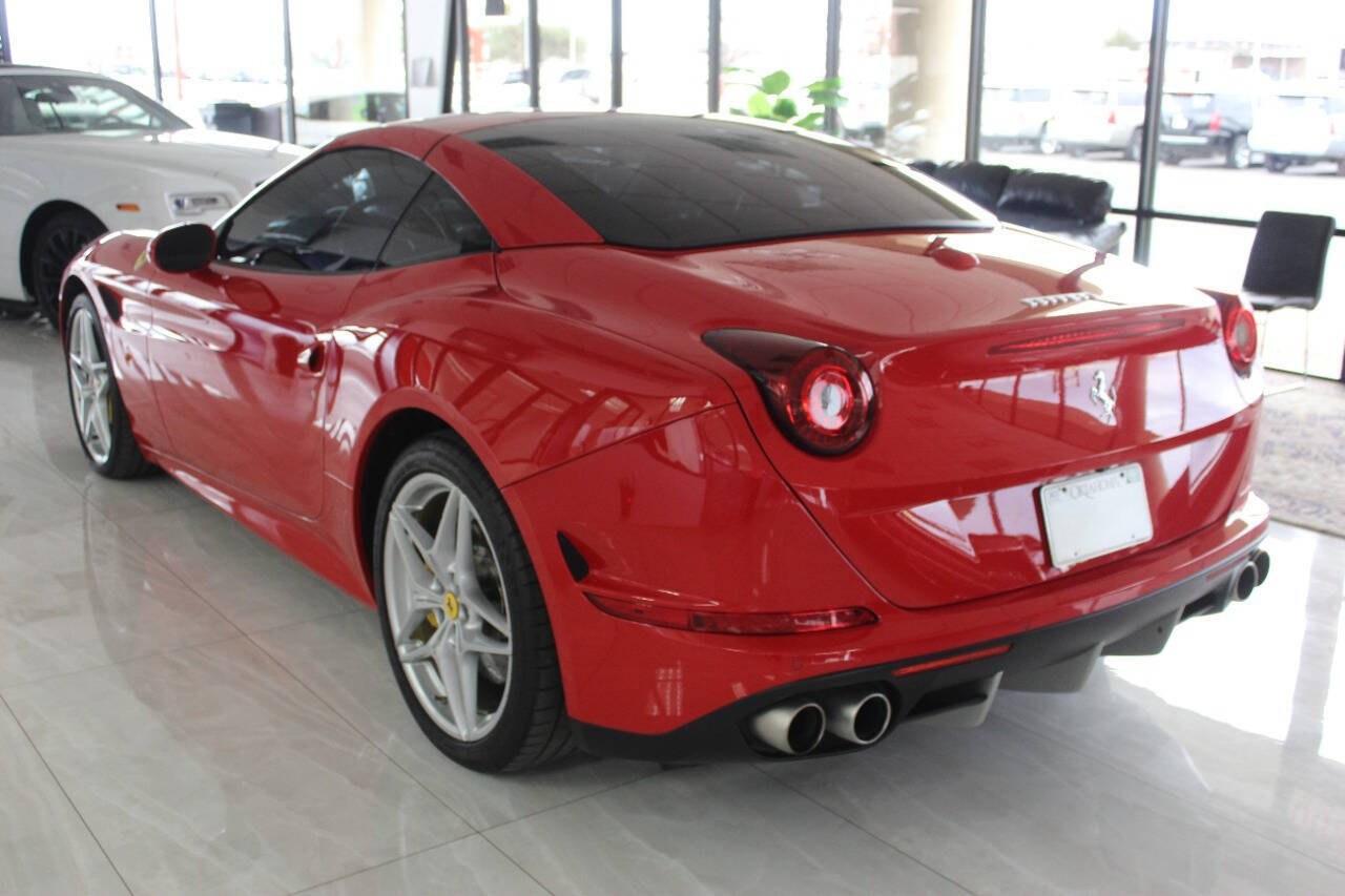 2016 Red Ferrari California T Convertible T (ZFF77XJA9G0) with an 3.9L V8 Twin Turbocharger 3.9L V8 engine, Automatic 7-Speed transmission, located at 4301 NW 39th , Oklahoma City, OK, 73112, (405) 949-5600, 35.512135, -97.598671 - Rare combo: red exterior and tan interior. Fully functional. PERSONAL VEHICLE LAST FEW YEARS SINCE 2017 . IT'S ONE OF THE OWNER'S WIFE'S FEW POSSESSIONS THAT ARE CONSIDERED TOYS, IT LOOKS AND DRIVES LIKE new, IT'S A MUST SEE for this price. ..... Small crack on the windshield..... you can- Photo#4