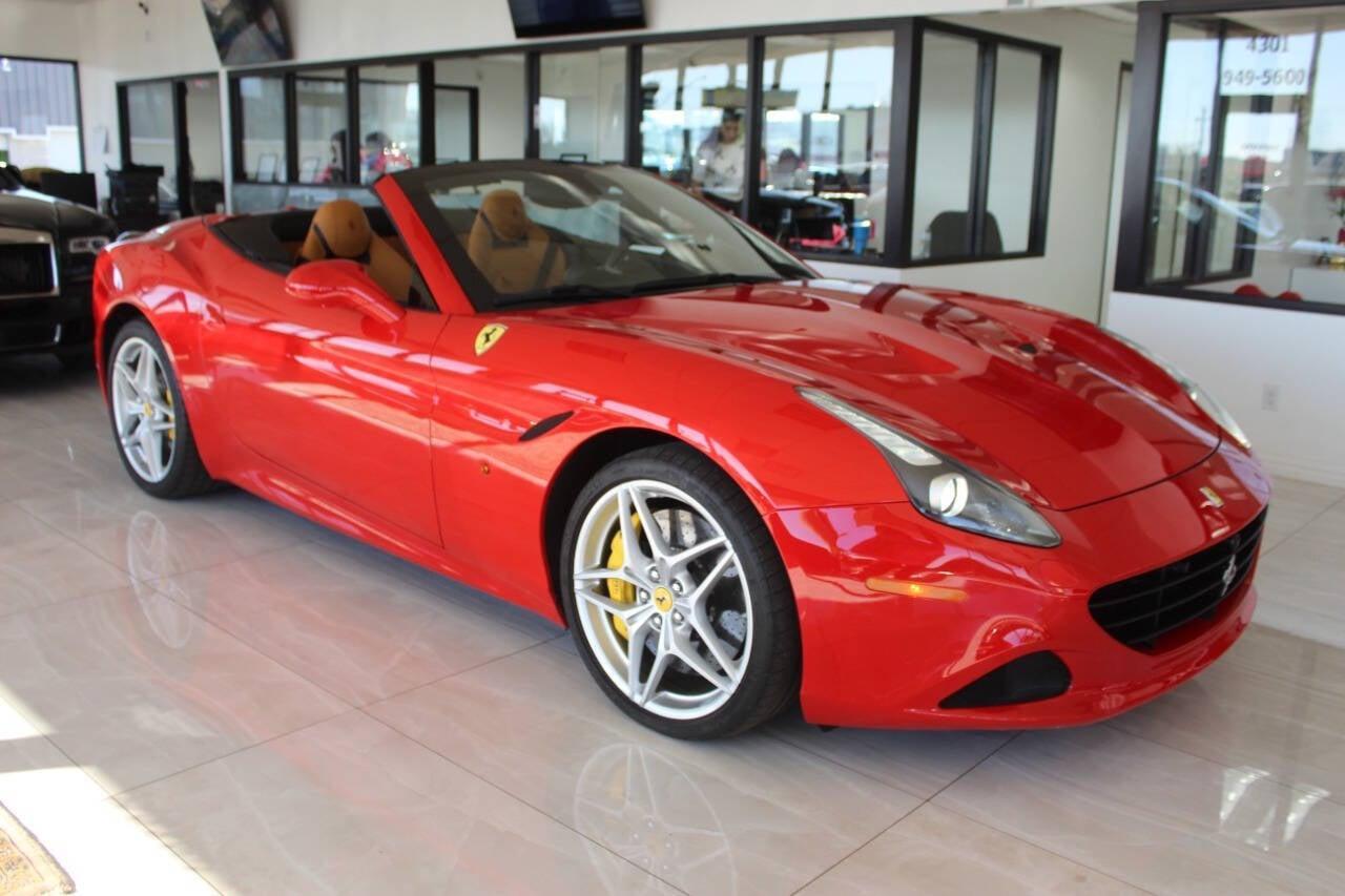 2016 Red Ferrari California T Convertible T (ZFF77XJA9G0) with an 3.9L V8 Twin Turbocharger 3.9L V8 engine, Automatic 7-Speed transmission, located at 4301 NW 39th , Oklahoma City, OK, 73112, (405) 949-5600, 35.512135, -97.598671 - Rare combo: red exterior and tan interior. Fully functional. PERSONAL VEHICLE LAST FEW YEARS SINCE 2017 . IT'S ONE OF THE OWNER'S WIFE'S FEW POSSESSIONS THAT ARE CONSIDERED TOYS, IT LOOKS AND DRIVES LIKE new, IT'S A MUST SEE for this price. ..... Small crack on the windshield..... you can - Photo#5
