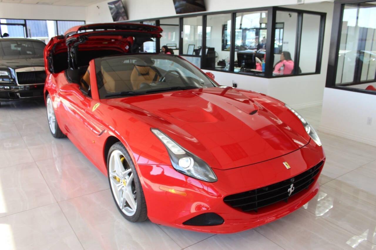 2016 Red Ferrari California T Convertible T (ZFF77XJA9G0) with an 3.9L V8 Twin Turbocharger 3.9L V8 engine, Automatic 7-Speed transmission, located at 4301 NW 39th , Oklahoma City, OK, 73112, (405) 949-5600, 35.512135, -97.598671 - Rare combo: red exterior and tan interior. Fully functional. PERSONAL VEHICLE LAST FEW YEARS SINCE 2017 . IT'S ONE OF THE OWNER'S WIFE'S FEW POSSESSIONS THAT ARE CONSIDERED TOYS, IT LOOKS AND DRIVES LIKE new, IT'S A MUST SEE for this price. ..... Small crack on the windshield..... you can - Photo#9