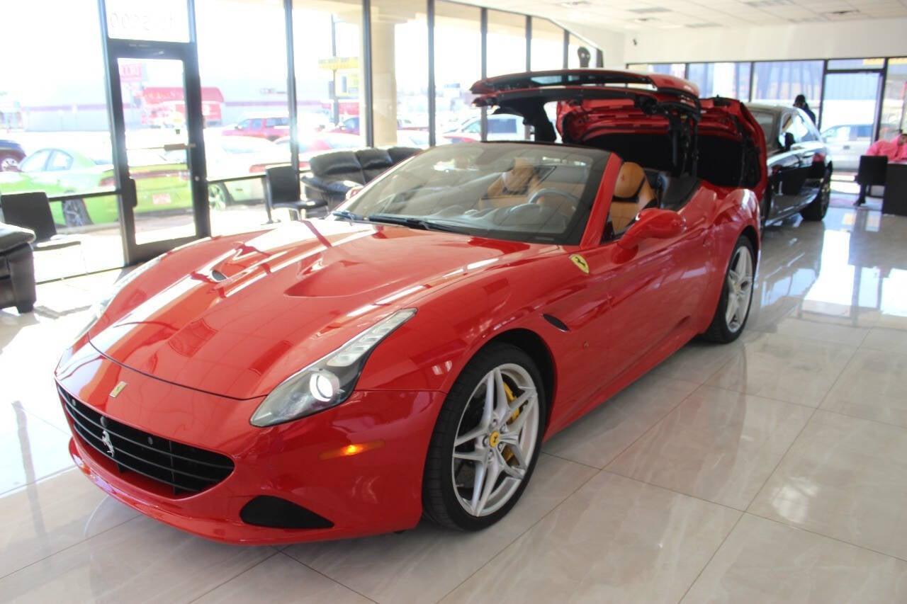 2016 Red Ferrari California T Convertible T (ZFF77XJA9G0) with an 3.9L V8 Twin Turbocharger 3.9L V8 engine, Automatic 7-Speed transmission, located at 4301 NW 39th , Oklahoma City, OK, 73112, (405) 949-5600, 35.512135, -97.598671 - Rare combo: red exterior and tan interior. Fully functional. PERSONAL VEHICLE LAST FEW YEARS SINCE 2017 . IT'S ONE OF THE OWNER'S WIFE'S FEW POSSESSIONS THAT ARE CONSIDERED TOYS, IT LOOKS AND DRIVES LIKE new, IT'S A MUST SEE for this price. ..... Small crack on the windshield..... you can - Photo#10