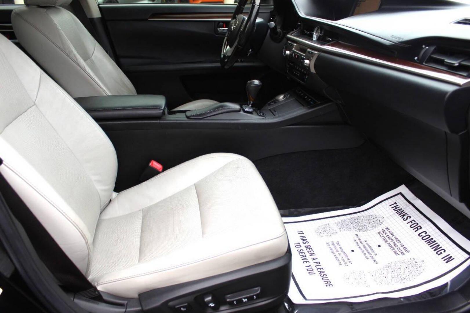 2015 Black Lexus ES 350 Sedan (JTHBK1GGXF2) with an 3.5L V6 DOHC 24V engine, 6-Speed Automatic transmission, located at 4301 NW 39th , Oklahoma City, OK, 73112, (405) 949-5600, 35.512135, -97.598671 - Photo#9