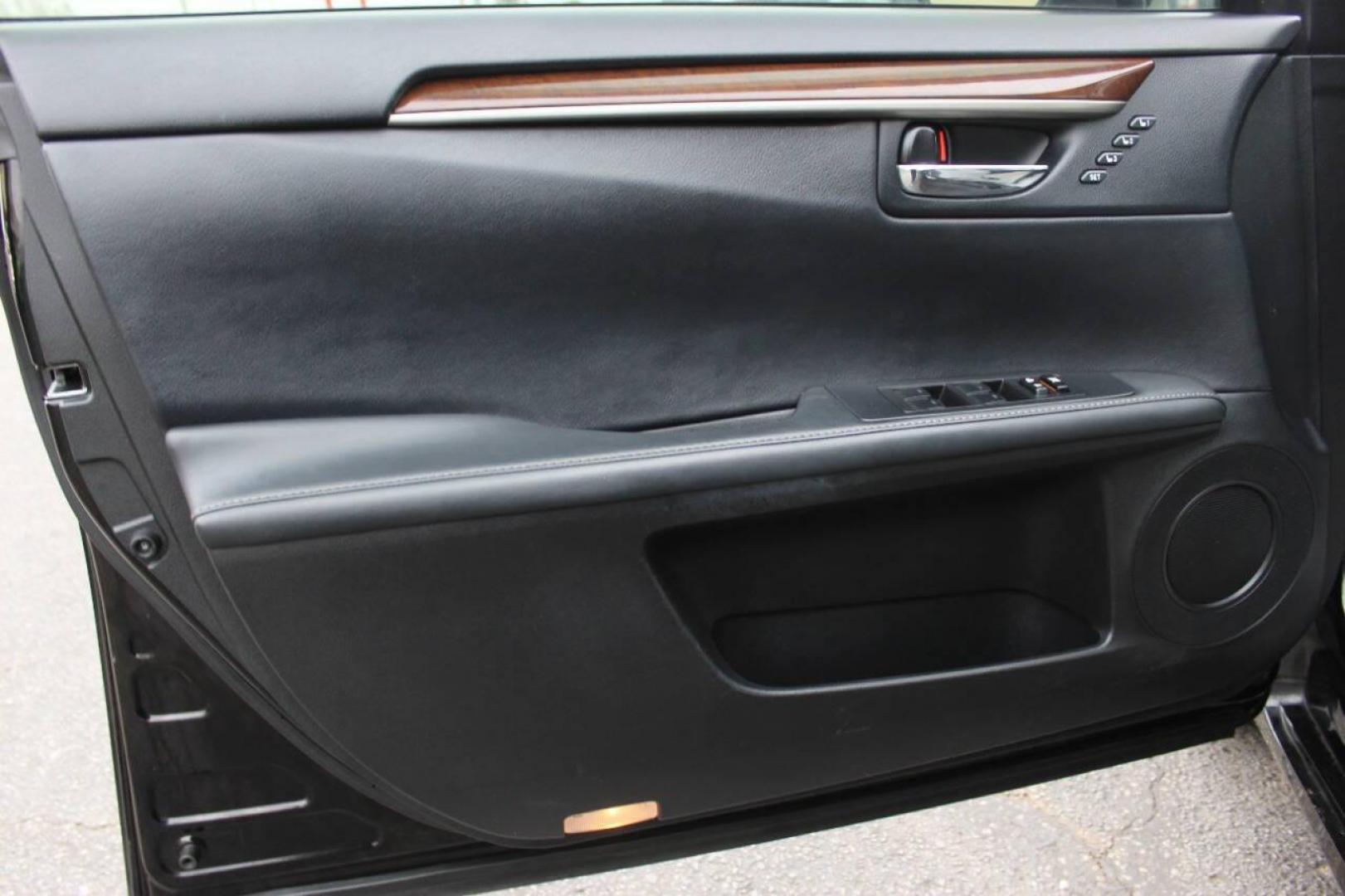 2015 Black Lexus ES 350 Sedan (JTHBK1GGXF2) with an 3.5L V6 DOHC 24V engine, 6-Speed Automatic transmission, located at 4301 NW 39th , Oklahoma City, OK, 73112, (405) 949-5600, 35.512135, -97.598671 - NO DRIVERS LICENCE NO-FULL COVERAGE INSURANCE-NO CREDIT CHECK. COME ON OVER TO SUPERSPORTS AND TAKE A LOOK AND TEST DRIVE. PLEASE GIVE US A CALL AT (405) 949-5600. NO LICENSIA DE MANEJAR- NO SEGURO DE COBERTURA TOTAL- NO VERIFICACCION DE CREDITO. POR FAVOR VENGAN A SUPERSPORTS, ECHE UN - Photo#16