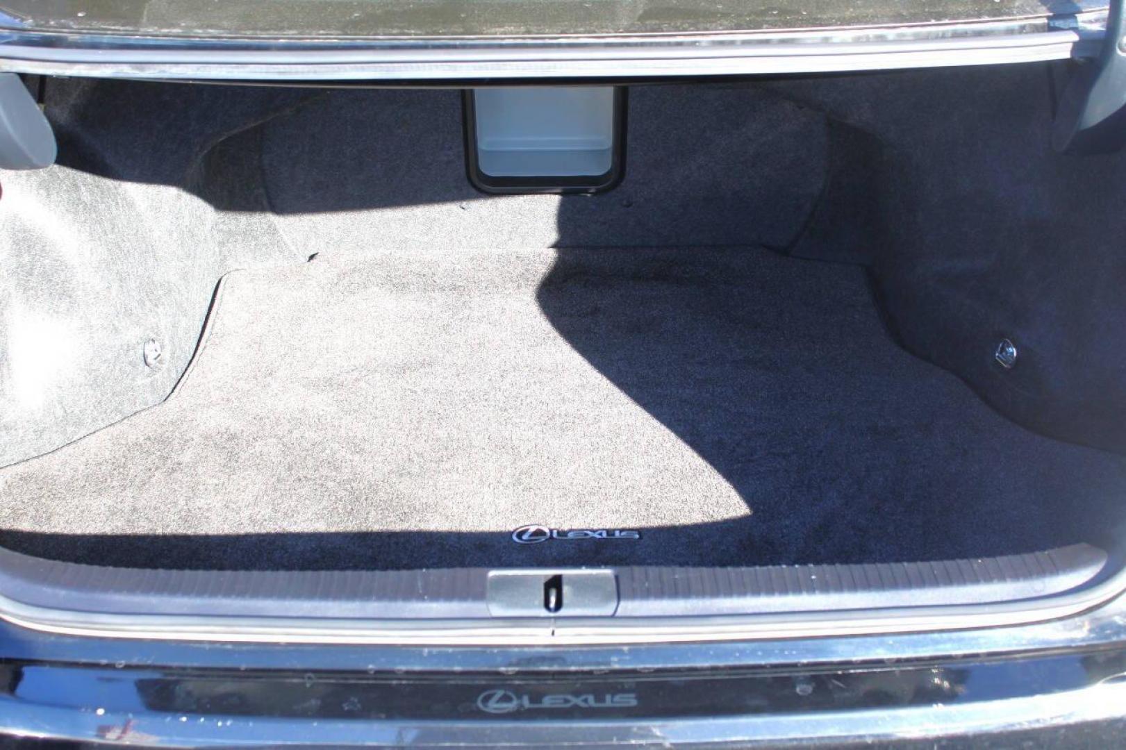 2015 Black Lexus ES 350 Sedan (JTHBK1GGXF2) with an 3.5L V6 DOHC 24V engine, 6-Speed Automatic transmission, located at 4301 NW 39th , Oklahoma City, OK, 73112, (405) 949-5600, 35.512135, -97.598671 - NO DRIVERS LICENCE NO-FULL COVERAGE INSURANCE-NO CREDIT CHECK. COME ON OVER TO SUPERSPORTS AND TAKE A LOOK AND TEST DRIVE. PLEASE GIVE US A CALL AT (405) 949-5600. NO LICENSIA DE MANEJAR- NO SEGURO DE COBERTURA TOTAL- NO VERIFICACCION DE CREDITO. POR FAVOR VENGAN A SUPERSPORTS, ECHE UN - Photo#12