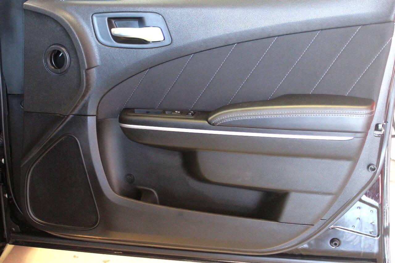 2023 Black Dodge Charger SXT (2C3CDXBG5PH) with an 3.6L V6 DOHC 24V engine, 8A transmission, located at 4301 NW 39th , Oklahoma City, OK, 73112, (405) 949-5600, 35.512135, -97.598671 - NO DRIVERS LICENCE -NO FULL COVERAGE INSURANCE - NO CREDIT CHECK. COME ON OVER TO SUPERSPORTS, TAKE A LOOK AND TEST DRIVE. PLEASE GIVE US A CALL AT (405) 949-5600. NO LICENCIA DE CONDUCIR - NO SEGURO DE COBERTURA TOTAL - NO VERIFICACION DE CREDITO. VISITENOS EN SUPERSPORTS, MIRE NUESTRO - Photo#9