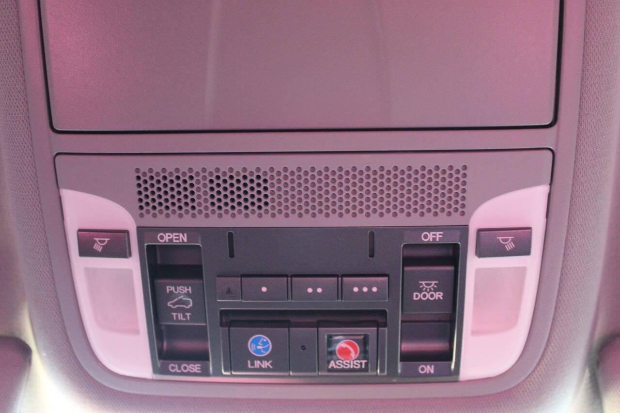 2018 Black Acura MDX SH-AWD 9-Spd AT w/Tech Package (5J8YD4H52JL) with an 3.5L V6 3.5L V6 engine, Automatic 9-Speed transmission, located at 4301 NW 39th , Oklahoma City, OK, 73112, (405) 949-5600, 35.512135, -97.598671 - NO DRIVERS LICENCE NO-FULL COVERAGE INSURANCE-NO CREDIT CHECK. COME ON OVER TO SUPERSPORTS AND TAKE A LOOK AND TEST DRIVE. PLEASE GIVE US A CALL AT (405) 949-5600. NO LICENSIA DE MANEJAR- NO SEGURO DE COBERTURA TOTAL- NO VERIFICACCION DE CREDITO. POR FAVOR VENGAN A SUPERSPORTS, ECHE UN - Photo#30