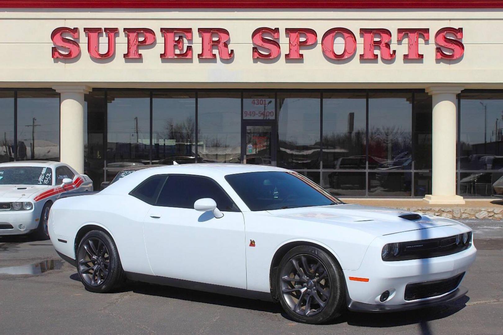 2020 White Dodge Challenger R/T SCAT Pack (2C3CDZFJ6LH) with an 6.4L V8 OHV 16V engine, 6A transmission, located at 4301 NW 39th , Oklahoma City, OK, 73112, (405) 949-5600, 35.512135, -97.598671 - NO DRIVERS LICENCE NO-FULL COVERAGE INSURANCE-NO CREDIT CHECK. COME ON OVER TO SUPERSPORTS AND TAKE A LOOK AND TEST DRIVE. PLEASE GIVE US A CALL AT (405) 949-5600. NO LICENSIA DE MANEJAR- NO SEGURO DE COBERTURA TOTAL- NO VERIFICACCION DE CREDITO. POR FAVOR VENGAN A SUPERSPORTS, ECHE UN - Photo#2