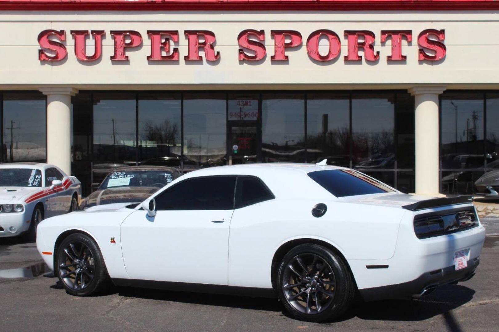 2020 White Dodge Challenger R/T SCAT Pack (2C3CDZFJ6LH) with an 6.4L V8 OHV 16V engine, 6A transmission, located at 4301 NW 39th , Oklahoma City, OK, 73112, (405) 949-5600, 35.512135, -97.598671 - NO DRIVERS LICENCE NO-FULL COVERAGE INSURANCE-NO CREDIT CHECK. COME ON OVER TO SUPERSPORTS AND TAKE A LOOK AND TEST DRIVE. PLEASE GIVE US A CALL AT (405) 949-5600. NO LICENSIA DE MANEJAR- NO SEGURO DE COBERTURA TOTAL- NO VERIFICACCION DE CREDITO. POR FAVOR VENGAN A SUPERSPORTS, ECHE UN - Photo#5