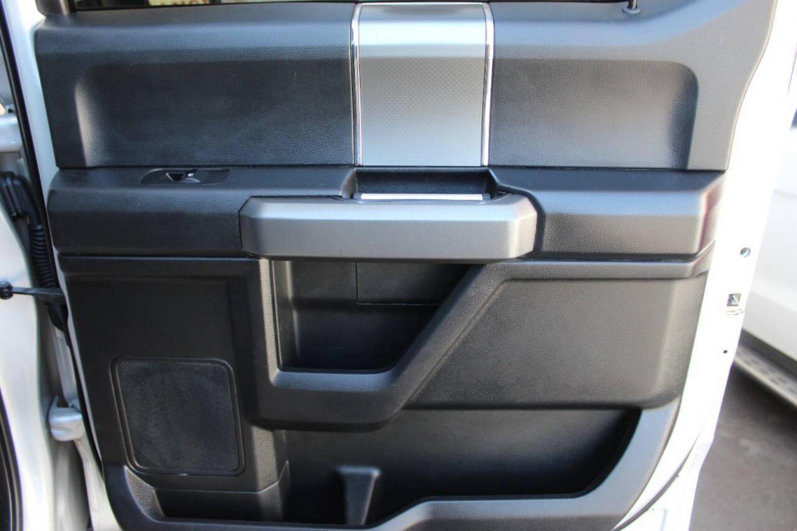 2017 White Ford F-150 Lariat SuperCrew 6.5-ft. Bed 4WD (1FTEW1EF7HK) with an 5.0L V8 engine, 6A transmission, located at 4301 NW 39th , Oklahoma City, OK, 73112, (405) 949-5600, 35.512135, -97.598671 - NO DRIVERS LICENCE NO-FULL COVERAGE INSURANCE-NO CREDIT CHECK. COME ON OVER TO SUPERSPORTS AND TAKE A LOOK AND TEST DRIVE. PLEASE GIVE US A CALL AT (405) 949-5600. NO LICENSIA DE MANEJAR- NO SEGURO DE COBERTURA TOTAL- NO VERIFICACCION DE CREDITO. POR FAVOR VENGAN A SUPERSPORTS, ECHE UN - Photo#12
