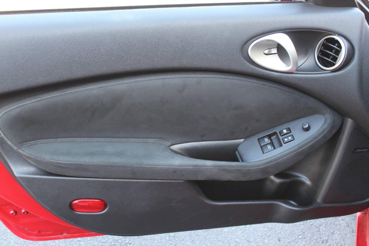 2015 Red Nissan Z 370Z Coupe Touring 6MT (JN1AZ4EH4FM) with an 3.7L V6 DOHC 24V engine, 6-Speed Manual transmission, located at 4301 NW 39th , Oklahoma City, OK, 73112, (405) 949-5600, 35.512135, -97.598671 - NO DRIVERS LICENCE -NO FULL COVERAGE INSURANCE - NO CREDIT CHECK. COME ON OVER TO SUPERSPORTS, TAKE A LOOK AND TEST DRIVE. PLEASE GIVE US A CALL AT (405) 949-5600. NO LICENCIA DE CONDUCIR - NO SEGURO DE COBERTURA TOTAL - NO VERIFICACION DE CREDITO. VISITENOS EN SUPERSPORTS, MIRE NUESTRO - Photo#12