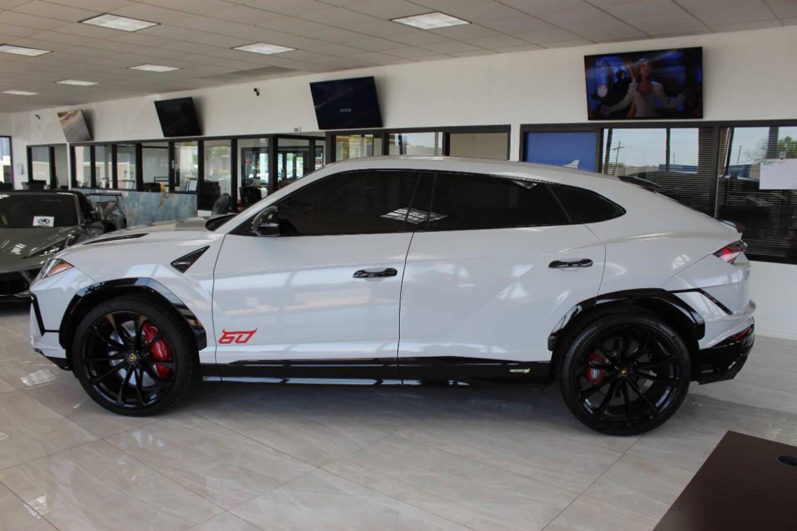 2023 Off White Lamborghini Urus S (ZPBUB3ZL4PL) with an 4.0L V8 DOHC 32V engine, 8A transmission, located at 4301 NW 39th , Oklahoma City, OK, 73112, (405) 949-5600, 35.512135, -97.598671 - it's one of a wife's few possessions that are considered toys looks and drives brand new its a must see. looks and drives brand new its a must see. under factory warranty. fresh oil. NO DRIVERS LICENCE NO-FULL COVERAGE INSURANCE-NO CREDIT CHECK. COME ON OVER TO SUPERSPORTS AND TAKE A LOOK AND - Photo#5