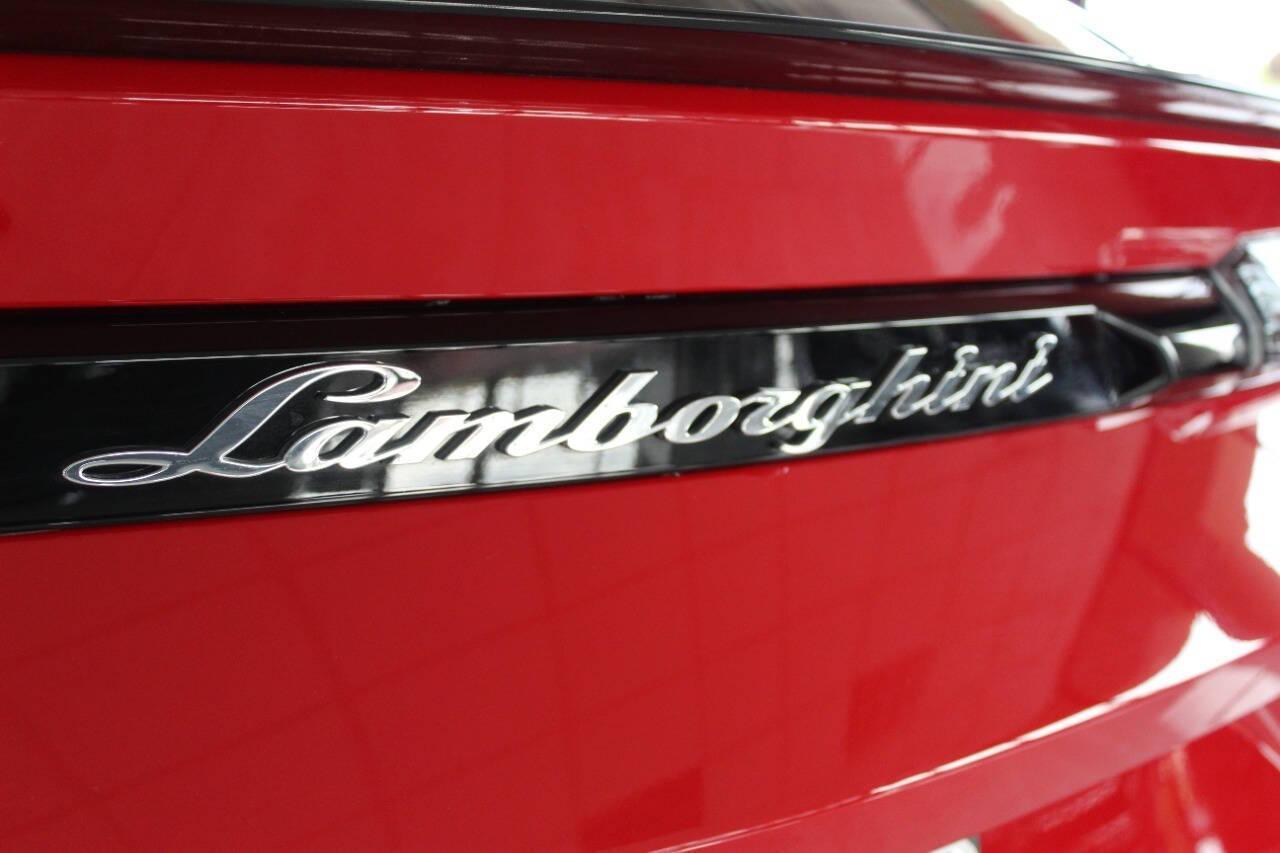 2023 Off White Lamborghini Urus S (ZPBUB3ZL4PL) with an 4.0L V8 DOHC 32V engine, 8A transmission, located at 4301 NW 39th , Oklahoma City, OK, 73112, (405) 949-5600, 35.512135, -97.598671 - it's one of a wife's few possessions that are considered toys looks and drives brand new its a must see. looks and drives brand new its a must see. My name is Josh, and I own dealerships and finance companies here in Oklahoma. I have 27 years of experience buying and selling all makes and mode - Photo#6