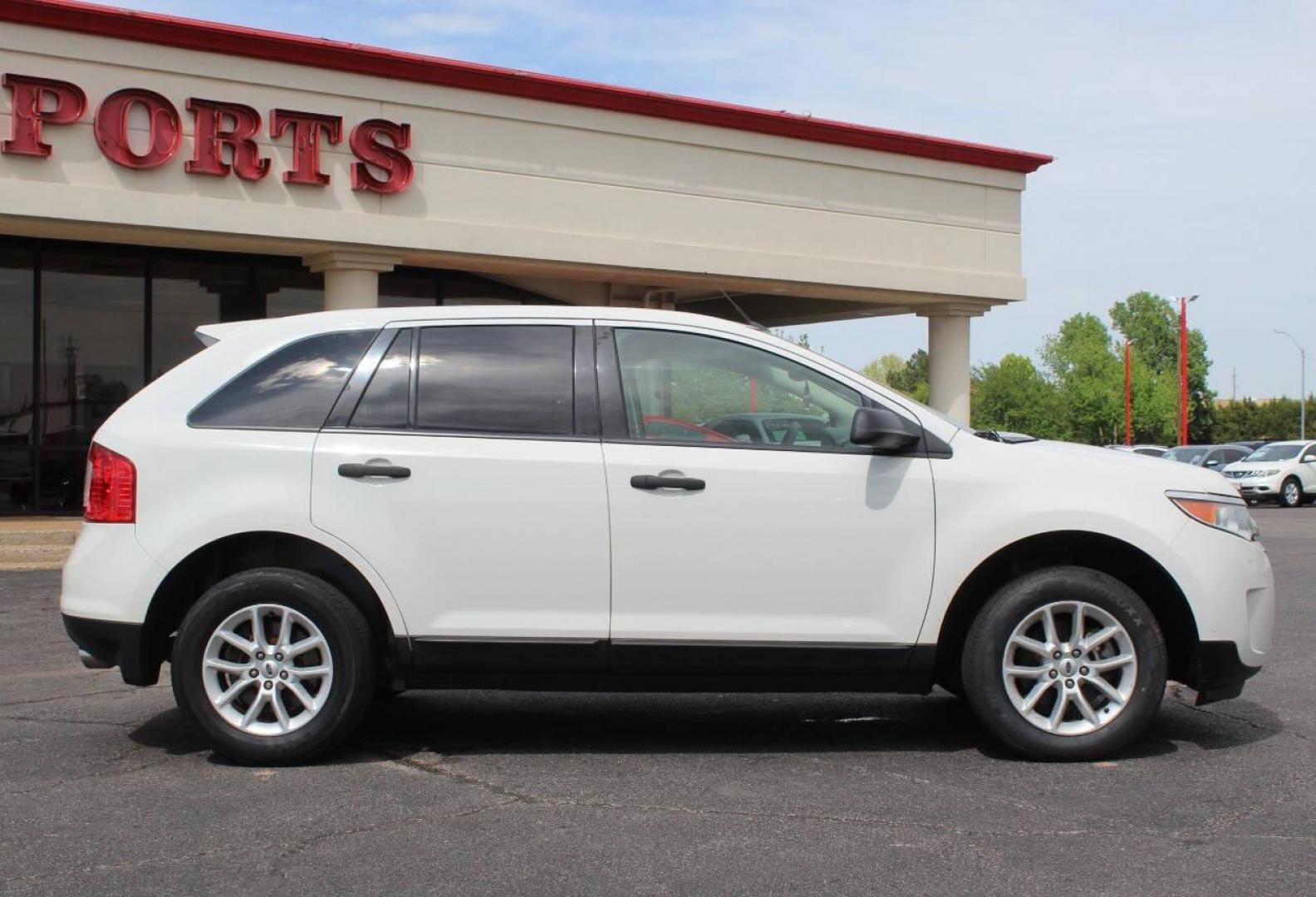 2013 White Ford Edge SE FWD (2FMDK3GC8DB) with an 3.5L V6 DOHC 24V engine, 6-Speed Automatic transmission, located at 4301 NW 39th , Oklahoma City, OK, 73112, (405) 949-5600, 35.512135, -97.598671 - NO DRIVERS LICENCE NO-FULL COVERAGE INSURANCE-NO CREDIT CHECK. COME ON OVER TO SUPERSPORTS AND TAKE A LOOK AND TEST DRIVE. PLEASE GIVE US A CALL AT (405) 949-5600. NO LICENSIA DE MANEJAR- NO SEGURO DE COBERTURA TOTAL- NO VERIFICACCION DE CREDITO. POR FAVOR VENGAN A SUPERSPORTS, - Photo#3
