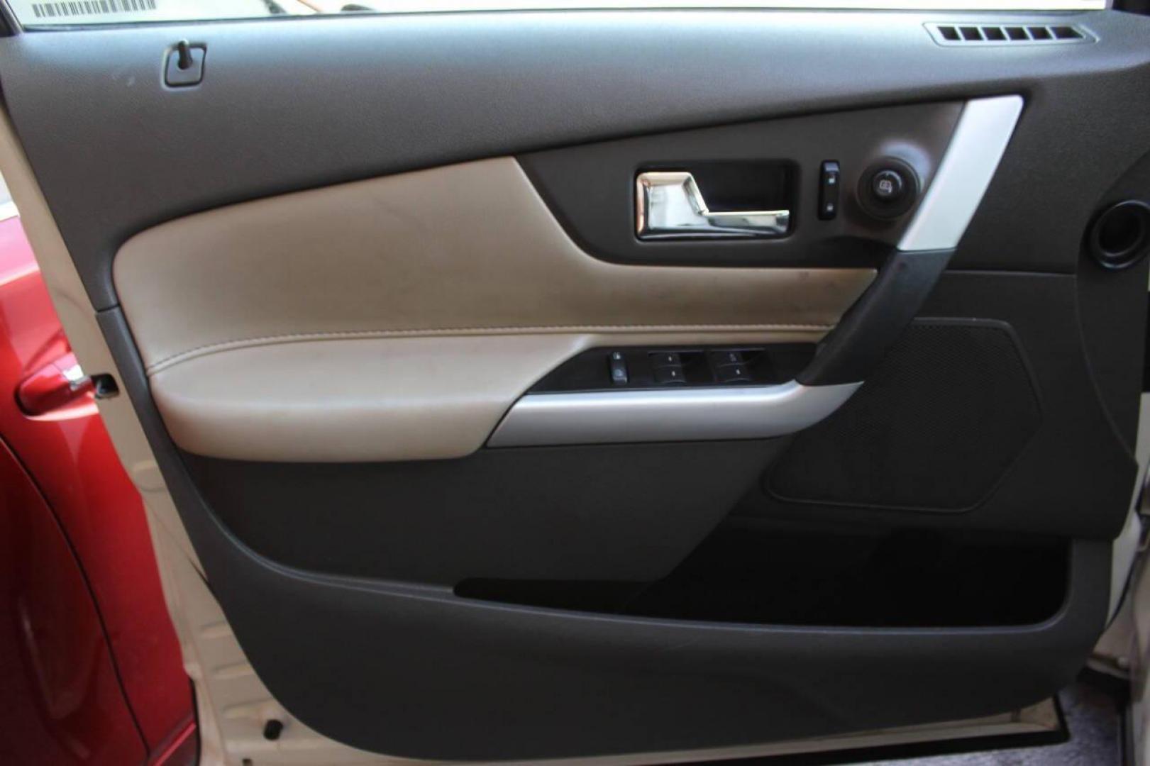 2013 White Ford Edge SE FWD (2FMDK3GC8DB) with an 3.5L V6 DOHC 24V engine, 6-Speed Automatic transmission, located at 4301 NW 39th , Oklahoma City, OK, 73112, (405) 949-5600, 35.512135, -97.598671 - NO DRIVERS LICENCE NO-FULL COVERAGE INSURANCE-NO CREDIT CHECK. COME ON OVER TO SUPERSPORTS AND TAKE A LOOK AND TEST DRIVE. PLEASE GIVE US A CALL AT (405) 949-5600. NO LICENSIA DE MANEJAR- NO SEGURO DE COBERTURA TOTAL- NO VERIFICACCION DE CREDITO. POR FAVOR VENGAN A SUPERSPORTS, - Photo#17