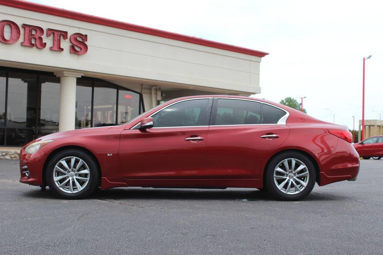 2014 Burgundy Infiniti Q50 Premium (JN1BV7AP2EM) with an 3.7L V6 DOHC 24V HYBRID engine, 7-Speed Automatic transmission, located at 4301 NW 39th , Oklahoma City, OK, 73112, (405) 949-5600, 35.512135, -97.598671 - NO DRIVERS LICENCE -NO FULL COVERAGE INSURANCE - NO CREDIT CHECK. COME ON OVER TO SUPERSPORTS, TAKE A LOOK AND TEST DRIVE. PLEASE GIVE US A CALL AT (405) 949-5600. NO LICENCIA DE CONDUCIR - NO SEGURO DE COBERTURA TOTAL - NO VERIFICACION DE CREDITO. VISITENOS EN SUPERSPORTS, MIRE NUESTRO - Photo#5