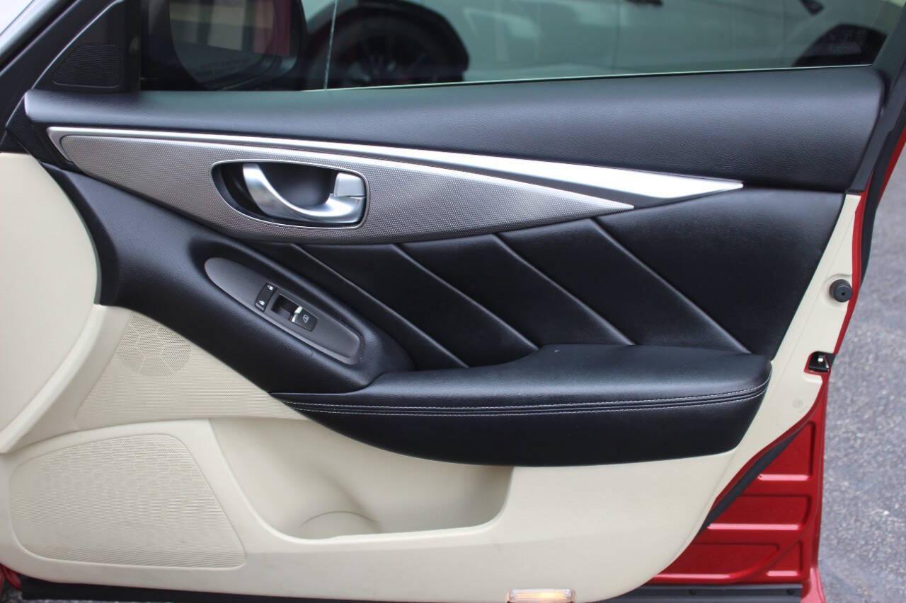 2014 Burgundy Infiniti Q50 Premium (JN1BV7AP2EM) with an 3.7L V6 DOHC 24V HYBRID engine, 7-Speed Automatic transmission, located at 4301 NW 39th , Oklahoma City, OK, 73112, (405) 949-5600, 35.512135, -97.598671 - NO DRIVERS LICENCE -NO FULL COVERAGE INSURANCE - NO CREDIT CHECK. COME ON OVER TO SUPERSPORTS, TAKE A LOOK AND TEST DRIVE. PLEASE GIVE US A CALL AT (405) 949-5600. NO LICENCIA DE CONDUCIR - NO SEGURO DE COBERTURA TOTAL - NO VERIFICACION DE CREDITO. VISITENOS EN SUPERSPORTS, MIRE NUESTRO - Photo#9