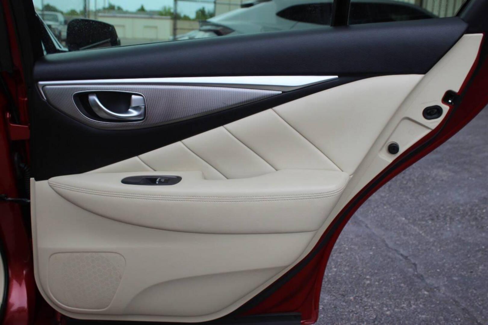 2014 Burgundy Infiniti Q50 Premium (JN1BV7AP2EM) with an 3.7L V6 DOHC 24V HYBRID engine, 7-Speed Automatic transmission, located at 4301 NW 39th , Oklahoma City, OK, 73112, (405) 949-5600, 35.512135, -97.598671 - NO DRIVERS LICENCE -NO FULL COVERAGE INSURANCE - NO CREDIT CHECK. COME ON OVER TO SUPERSPORTS, TAKE A LOOK AND TEST DRIVE. PLEASE GIVE US A CALL AT (405) 949-5600. NO LICENCIA DE CONDUCIR - NO SEGURO DE COBERTURA TOTAL - NO VERIFICACION DE CREDITO. VISITENOS EN SUPERSPORTS, MIRE NUESTRO - Photo#11