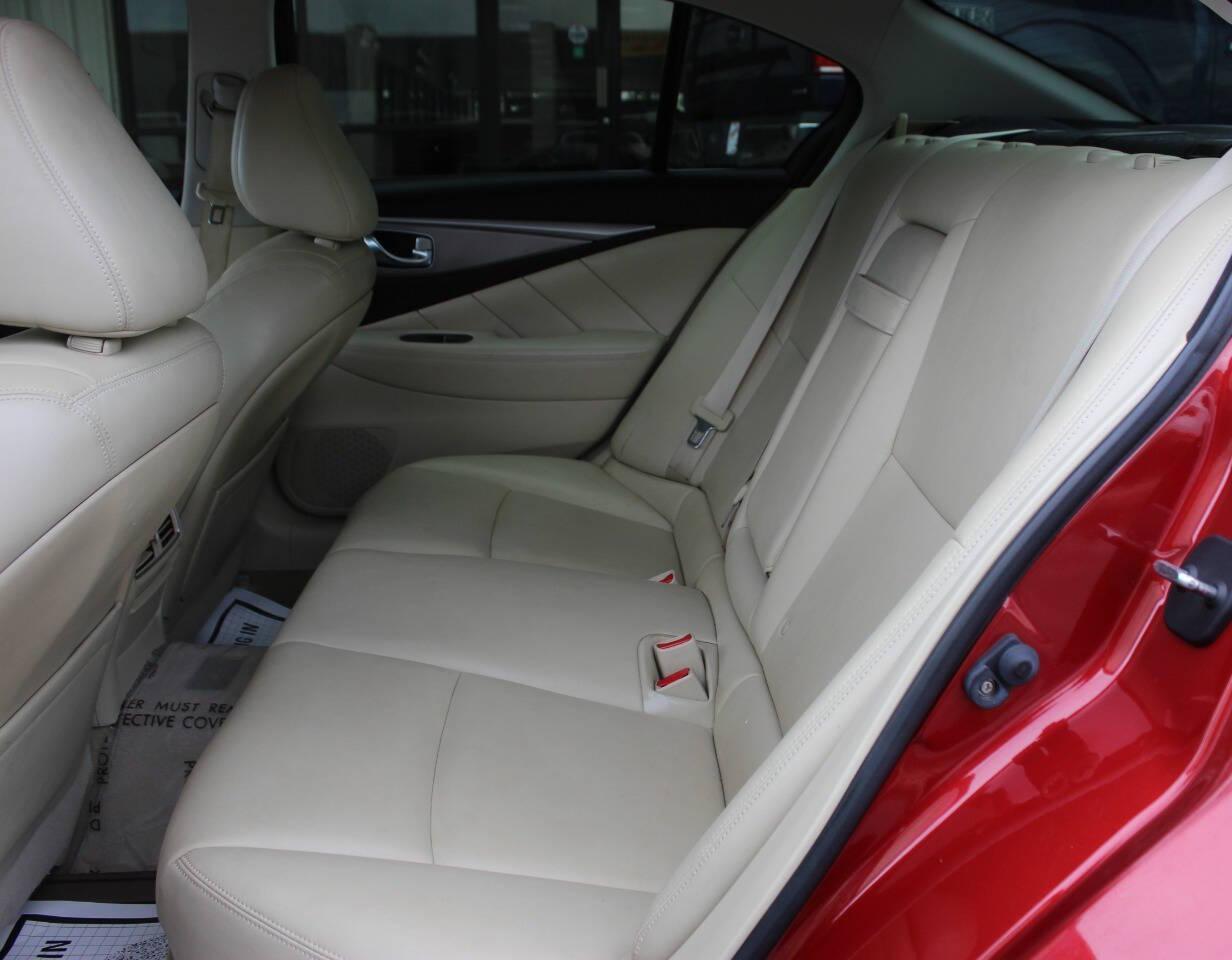 2014 Burgundy Infiniti Q50 Premium (JN1BV7AP2EM) with an 3.7L V6 DOHC 24V HYBRID engine, 7-Speed Automatic transmission, located at 4301 NW 39th , Oklahoma City, OK, 73112, (405) 949-5600, 35.512135, -97.598671 - NO DRIVERS LICENCE -NO FULL COVERAGE INSURANCE - NO CREDIT CHECK. COME ON OVER TO SUPERSPORTS, TAKE A LOOK AND TEST DRIVE. PLEASE GIVE US A CALL AT (405) 949-5600. NO LICENCIA DE CONDUCIR - NO SEGURO DE COBERTURA TOTAL - NO VERIFICACION DE CREDITO. VISITENOS EN SUPERSPORTS, MIRE NUESTRO - Photo#13