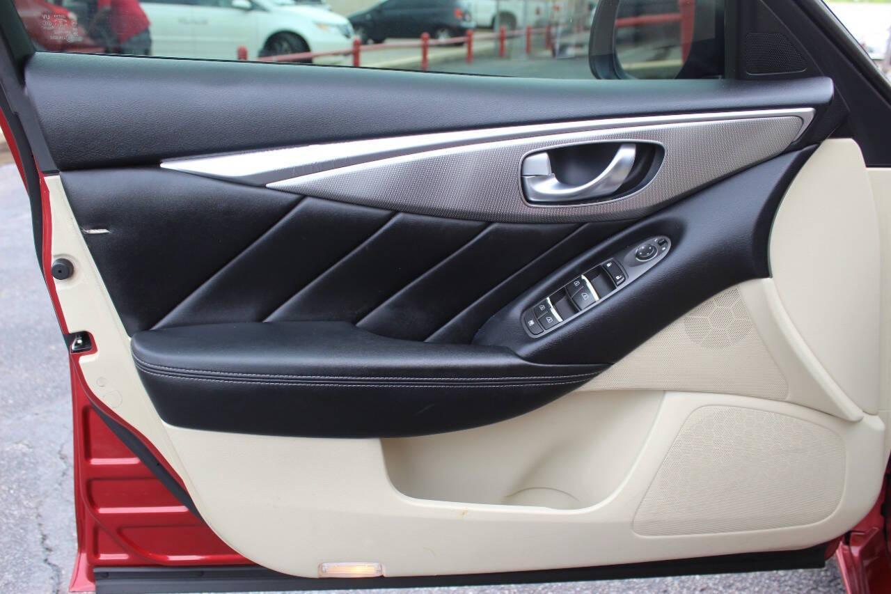 2014 Burgundy Infiniti Q50 Premium (JN1BV7AP2EM) with an 3.7L V6 DOHC 24V HYBRID engine, 7-Speed Automatic transmission, located at 4301 NW 39th , Oklahoma City, OK, 73112, (405) 949-5600, 35.512135, -97.598671 - NO DRIVERS LICENCE -NO FULL COVERAGE INSURANCE - NO CREDIT CHECK. COME ON OVER TO SUPERSPORTS, TAKE A LOOK AND TEST DRIVE. PLEASE GIVE US A CALL AT (405) 949-5600. NO LICENCIA DE CONDUCIR - NO SEGURO DE COBERTURA TOTAL - NO VERIFICACION DE CREDITO. VISITENOS EN SUPERSPORTS, MIRE NUESTRO - Photo#16