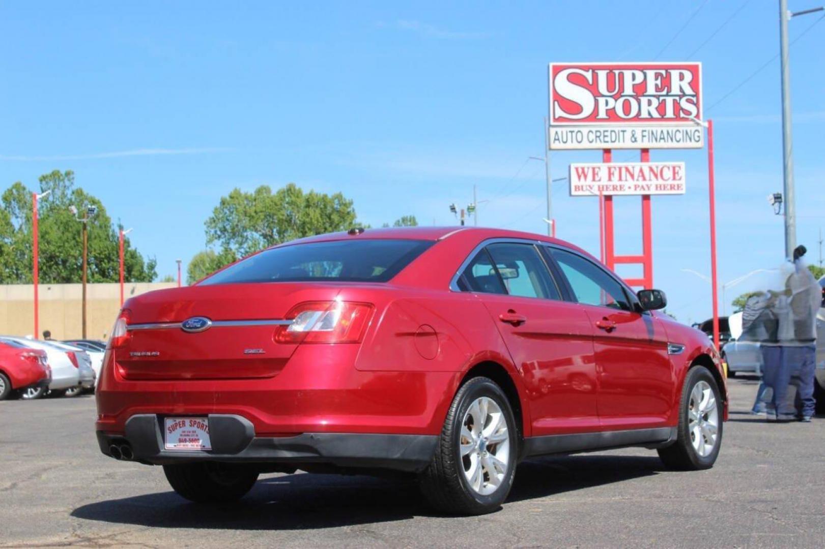 2012 Red Ford Taurus SEL FWD (1FAHP2EW6CG) with an 3.5L V6 DOHC 24V engine, 6-Speed Automatic transmission, located at 4301 NW 39th , Oklahoma City, OK, 73112, (405) 949-5600, 35.512135, -97.598671 - NO DRIVERS LICENCE NO-FULL COVERAGE INSURANCE-NO CREDIT CHECK. COME ON OVER TO SUPERSPORTS AND TAKE A LOOK AND TEST DRIVE. PLEASE GIVE US A CALL AT (405) 949-5600. NO LICENSIA DE MANEJAR- NO SEGURO DE COBERTURA TOTAL- NO VERIFICACCION DE CREDITO. POR FAVOR VENGAN A SUPERSPORTS, ECHE UN - Photo#4