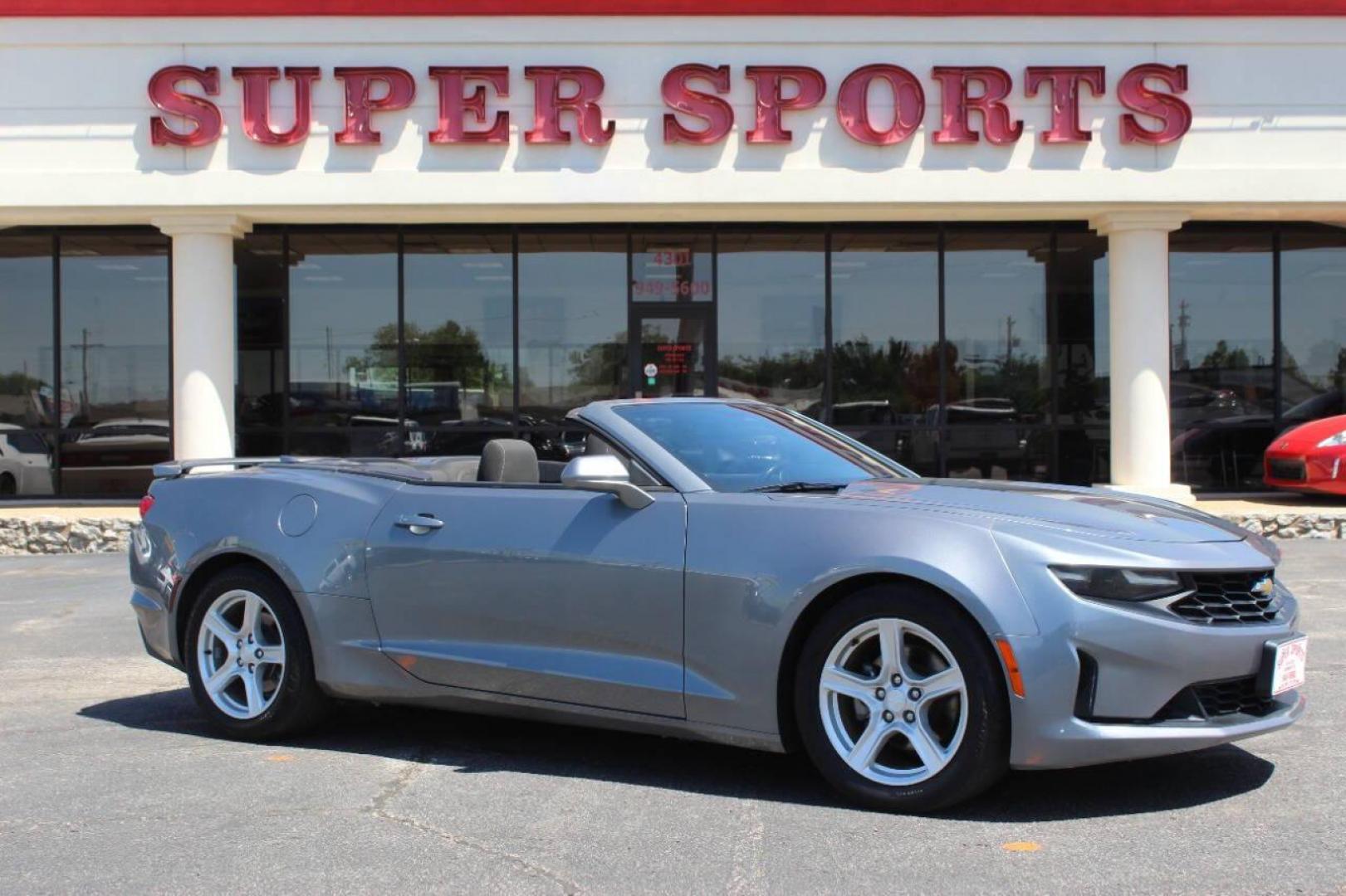2020 Pewter Chevrolet Camaro 1LT Convertible 8A (1G1FB3DX2L0) with an 2.0L L4 DOHC 16V TURBO engine, 8A transmission, located at 4301 NW 39th , Oklahoma City, OK, 73112, (405) 949-5600, 35.512135, -97.598671 - NO DRIVERS LICENCE NO-FULL COVERAGE INSURANCE-NO CREDIT CHECK. COME ON OVER TO SUPERSPORTS AND TAKE A LOOK AND TEST DRIVE. PLEASE GIVE US A CALL AT (405) 949-5600. NO LICENSIA DE MANEJAR- NO SEGURO DE COBERTURA TOTAL- NO VERIFICACCION DE CREDITO. POR FAVOR VENGAN A SUPERSPORTS, - Photo#3