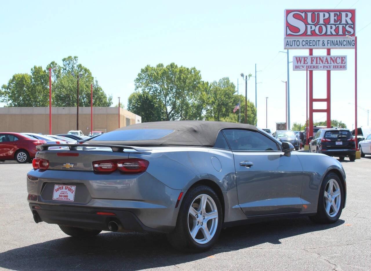 2020 Gray Chevrolet Camaro 1LT Convertible 8A (1G1FB3DX2L0) with an 2.0L I4 Turbocharger 2.0L I4 engine, Automatic 8-Speed transmission, located at 4301 NW 39th , Oklahoma City, OK, 73112, (405) 949-5600, 35.512135, -97.598671 - Hablamos espanol. SPEND SMART --- BUY FROM SUPER SPORTS. ALL PRICES, DOWN PAYMENTS, PAYMENTS, AND FINANCE TERMS ARE NEGOTIABLE AT THE TIME OF APPROVAL. WE WILL WORK WITH YOU TO FIT YOUR BUDGET. WE WILL EVEN LOWER AND ADJUST THE NUMBERS TO HELP MAKE THE VE HICLE MORE AFFORDABLE FOR YOU.- Photo#5