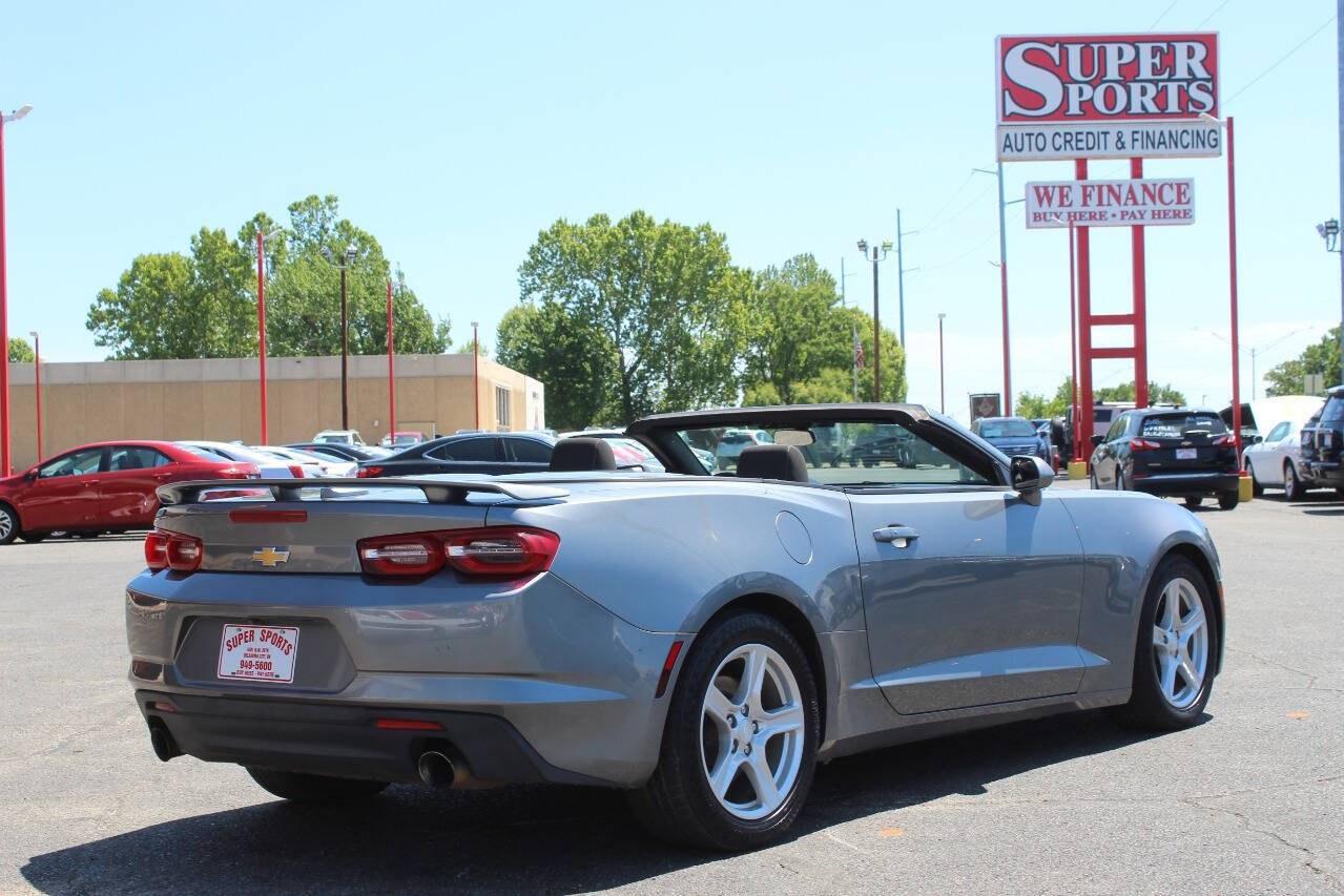 2020 Gray Chevrolet Camaro 1LT Convertible 8A (1G1FB3DX2L0) with an 2.0L I4 Turbocharger 2.0L I4 engine, Automatic 8-Speed transmission, located at 4301 NW 39th , Oklahoma City, OK, 73112, (405) 949-5600, 35.512135, -97.598671 - Hablamos espanol. SPEND SMART --- BUY FROM SUPER SPORTS. ALL PRICES, DOWN PAYMENTS, PAYMENTS, AND FINANCE TERMS ARE NEGOTIABLE AT THE TIME OF APPROVAL. WE WILL WORK WITH YOU TO FIT YOUR BUDGET. WE WILL EVEN LOWER AND ADJUST THE NUMBERS TO HELP MAKE THE VE HICLE MORE AFFORDABLE FOR YOU.- Photo#6