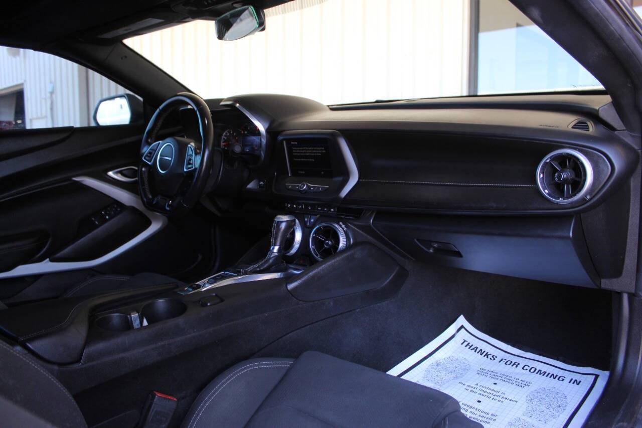 2020 Gray Chevrolet Camaro 1LT Convertible 8A (1G1FB3DX2L0) with an 2.0L I4 Turbocharger 2.0L I4 engine, Automatic 8-Speed transmission, located at 4301 NW 39th , Oklahoma City, OK, 73112, (405) 949-5600, 35.512135, -97.598671 - Hablamos espanol. SPEND SMART --- BUY FROM SUPER SPORTS. ALL PRICES, DOWN PAYMENTS, PAYMENTS, AND FINANCE TERMS ARE NEGOTIABLE AT THE TIME OF APPROVAL. WE WILL WORK WITH YOU TO FIT YOUR BUDGET. WE WILL EVEN LOWER AND ADJUST THE NUMBERS TO HELP MAKE THE VE HICLE MORE AFFORDABLE FOR YOU.- Photo#11
