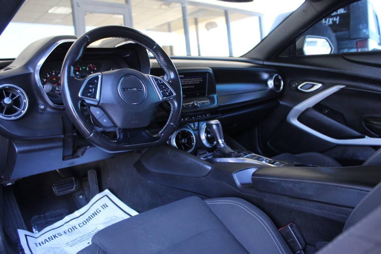 2020 Gray Chevrolet Camaro 1LT Convertible 8A (1G1FB3DX2L0) with an 2.0L I4 Turbocharger 2.0L I4 engine, Automatic 8-Speed transmission, located at 4301 NW 39th , Oklahoma City, OK, 73112, (405) 949-5600, 35.512135, -97.598671 - Hablamos espanol. SPEND SMART --- BUY FROM SUPER SPORTS. ALL PRICES, DOWN PAYMENTS, PAYMENTS, AND FINANCE TERMS ARE NEGOTIABLE AT THE TIME OF APPROVAL. WE WILL WORK WITH YOU TO FIT YOUR BUDGET. WE WILL EVEN LOWER AND ADJUST THE NUMBERS TO HELP MAKE THE VE HICLE MORE AFFORDABLE FOR YOU.- Photo#14