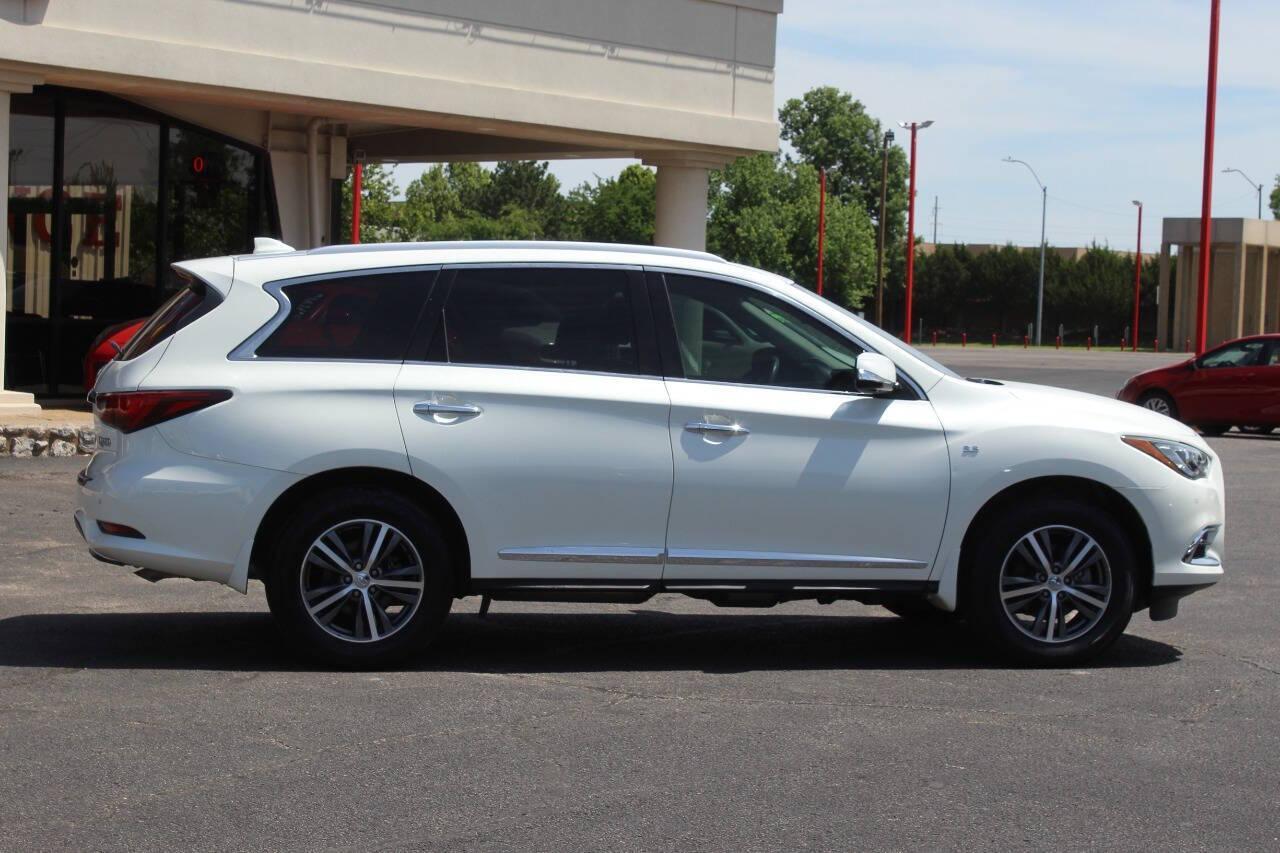 2020 White Infiniti QX60 PURE (5N1DL0MN4LC) with an 3.5L V6 DOHC 24V engine, CVT transmission, located at 4301 NW 39th , Oklahoma City, OK, 73112, (405) 949-5600, 35.512135, -97.598671 - NO DRIVERS LICENCE -NO FULL COVERAGE INSURANCE - NO CREDIT CHECK. COME ON OVER TO SUPERSPORTS, TAKE A LOOK AND TEST DRIVE. PLEASE GIVE US A CALL AT (405) 949-5600. NO LICENCIA DE CONDUCIR - NO SEGURO DE COBERTURA TOTAL - NO VERIFICACION DE CREDITO. VISITENOS EN SUPERSPORTS, MIRE NUESTRO - Photo#2