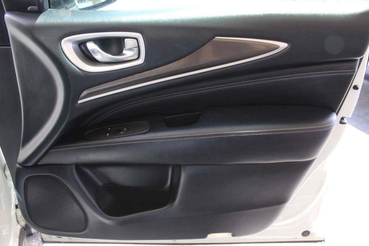 2020 White Infiniti QX60 PURE (5N1DL0MN4LC) with an 3.5L V6 DOHC 24V engine, CVT transmission, located at 4301 NW 39th , Oklahoma City, OK, 73112, (405) 949-5600, 35.512135, -97.598671 - NO DRIVERS LICENCE -NO FULL COVERAGE INSURANCE - NO CREDIT CHECK. COME ON OVER TO SUPERSPORTS, TAKE A LOOK AND TEST DRIVE. PLEASE GIVE US A CALL AT (405) 949-5600. NO LICENCIA DE CONDUCIR - NO SEGURO DE COBERTURA TOTAL - NO VERIFICACION DE CREDITO. VISITENOS EN SUPERSPORTS, MIRE NUESTRO - Photo#9