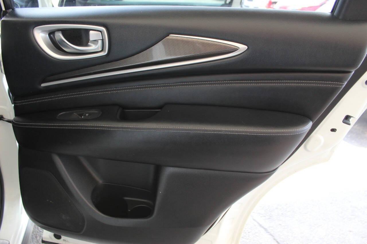 2020 White Infiniti QX60 PURE (5N1DL0MN4LC) with an 3.5L V6 DOHC 24V engine, CVT transmission, located at 4301 NW 39th , Oklahoma City, OK, 73112, (405) 949-5600, 35.512135, -97.598671 - NO DRIVERS LICENCE -NO FULL COVERAGE INSURANCE - NO CREDIT CHECK. COME ON OVER TO SUPERSPORTS, TAKE A LOOK AND TEST DRIVE. PLEASE GIVE US A CALL AT (405) 949-5600. NO LICENCIA DE CONDUCIR - NO SEGURO DE COBERTURA TOTAL - NO VERIFICACION DE CREDITO. VISITENOS EN SUPERSPORTS, MIRE NUESTRO - Photo#11