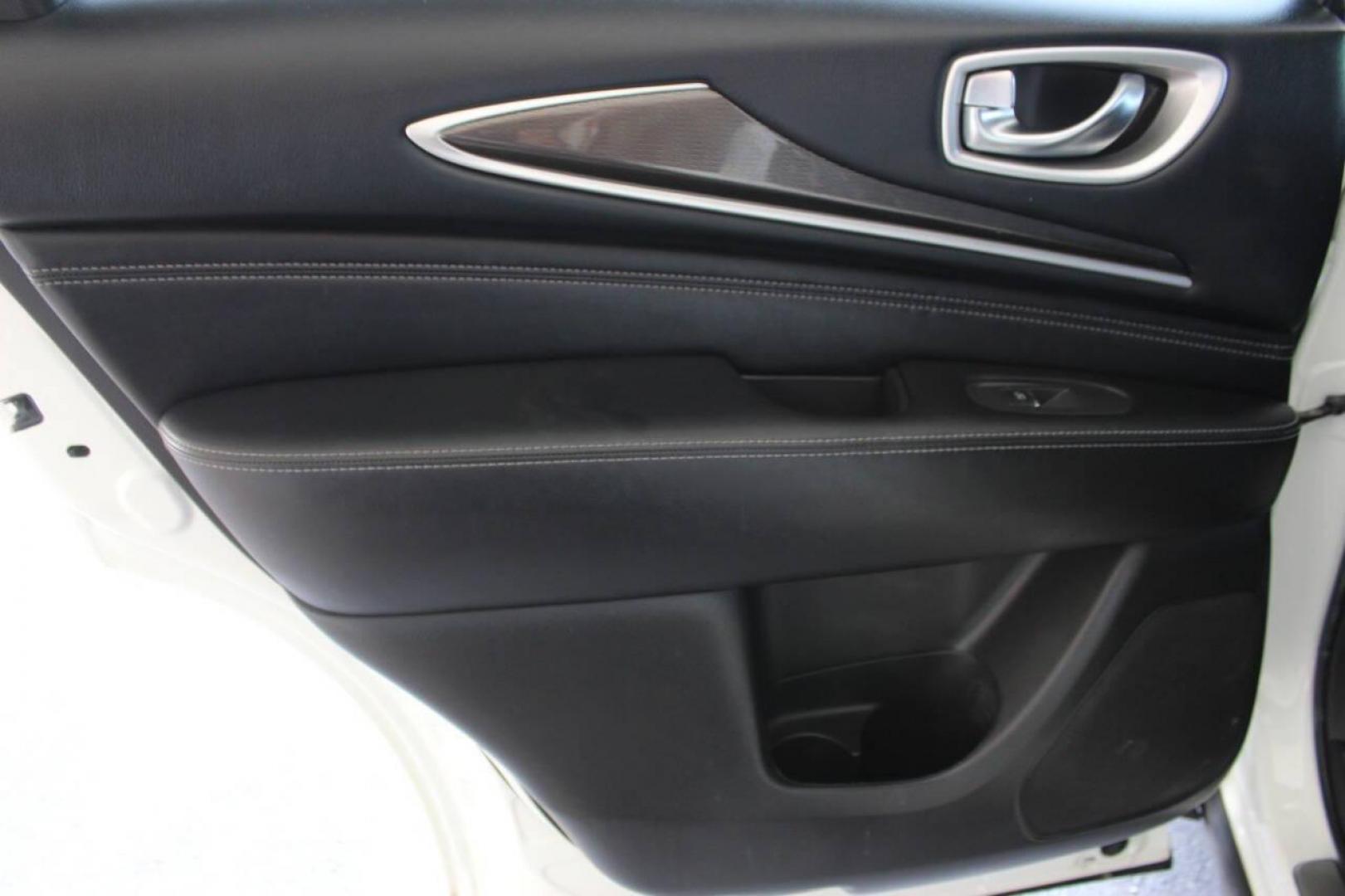 2020 White Infiniti QX60 PURE (5N1DL0MN4LC) with an 3.5L V6 DOHC 24V engine, CVT transmission, located at 4301 NW 39th , Oklahoma City, OK, 73112, (405) 949-5600, 35.512135, -97.598671 - Photo#15