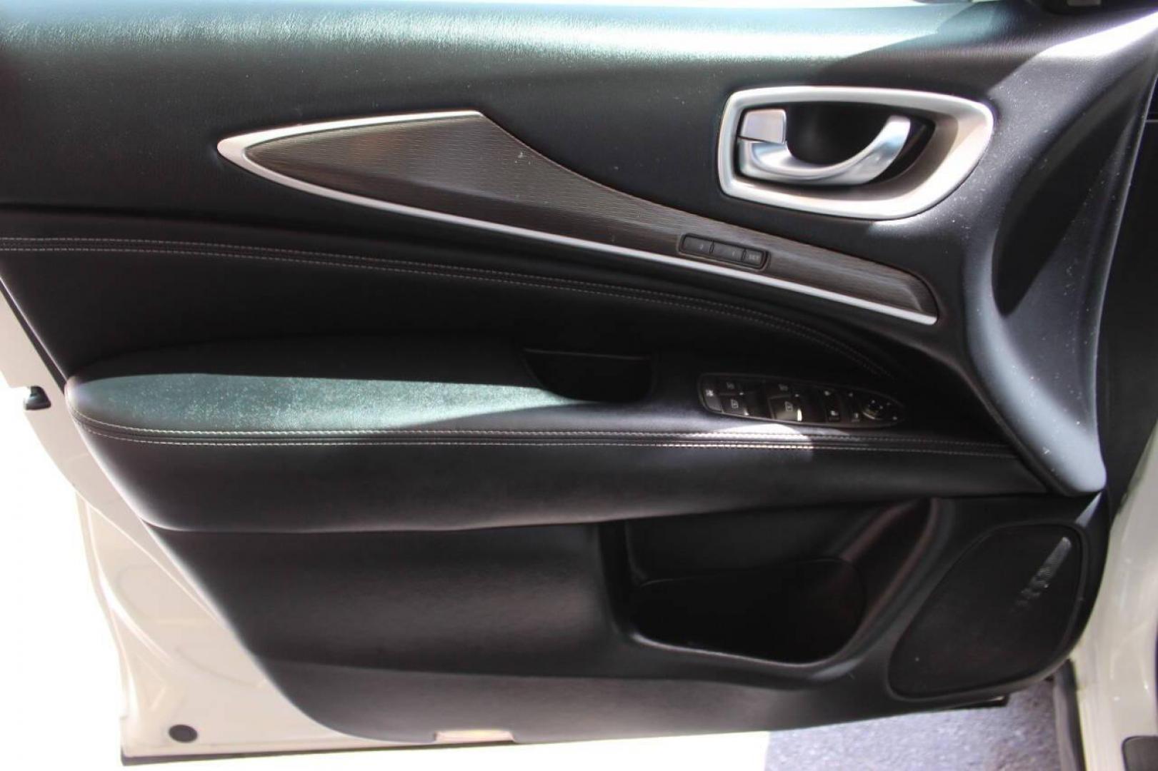 2020 White Infiniti QX60 PURE (5N1DL0MN4LC) with an 3.5L V6 DOHC 24V engine, CVT transmission, located at 4301 NW 39th , Oklahoma City, OK, 73112, (405) 949-5600, 35.512135, -97.598671 - Photo#17