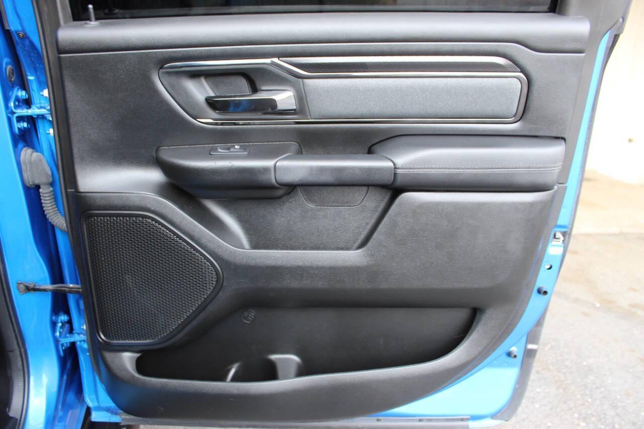 2023 Blue RAM 1500 Big Horn Crew Cab SWB 4WD (1C6SRFFT1PN) with an 5.7L V8 OHV 16V engine, 8A transmission, located at 4301 NW 39th , Oklahoma City, OK, 73112, (405) 949-5600, 35.512135, -97.598671 - NO DRIVERS LICENCE -NO FULL COVERAGE INSURANCE - NO CREDIT CHECK. COME ON OVER TO SUPERSPORTS, TAKE A LOOK AND TEST DRIVE. PLEASE GIVE US A CALL AT (405) 949-5600. NO LICENCIA DE CONDUCIR - NO SEGURO DE COBERTURA TOTAL - NO VERIFICACION DE CREDITO. VISITENOS EN SUPERSPORTS, MIRE NUESTRO - Photo#11