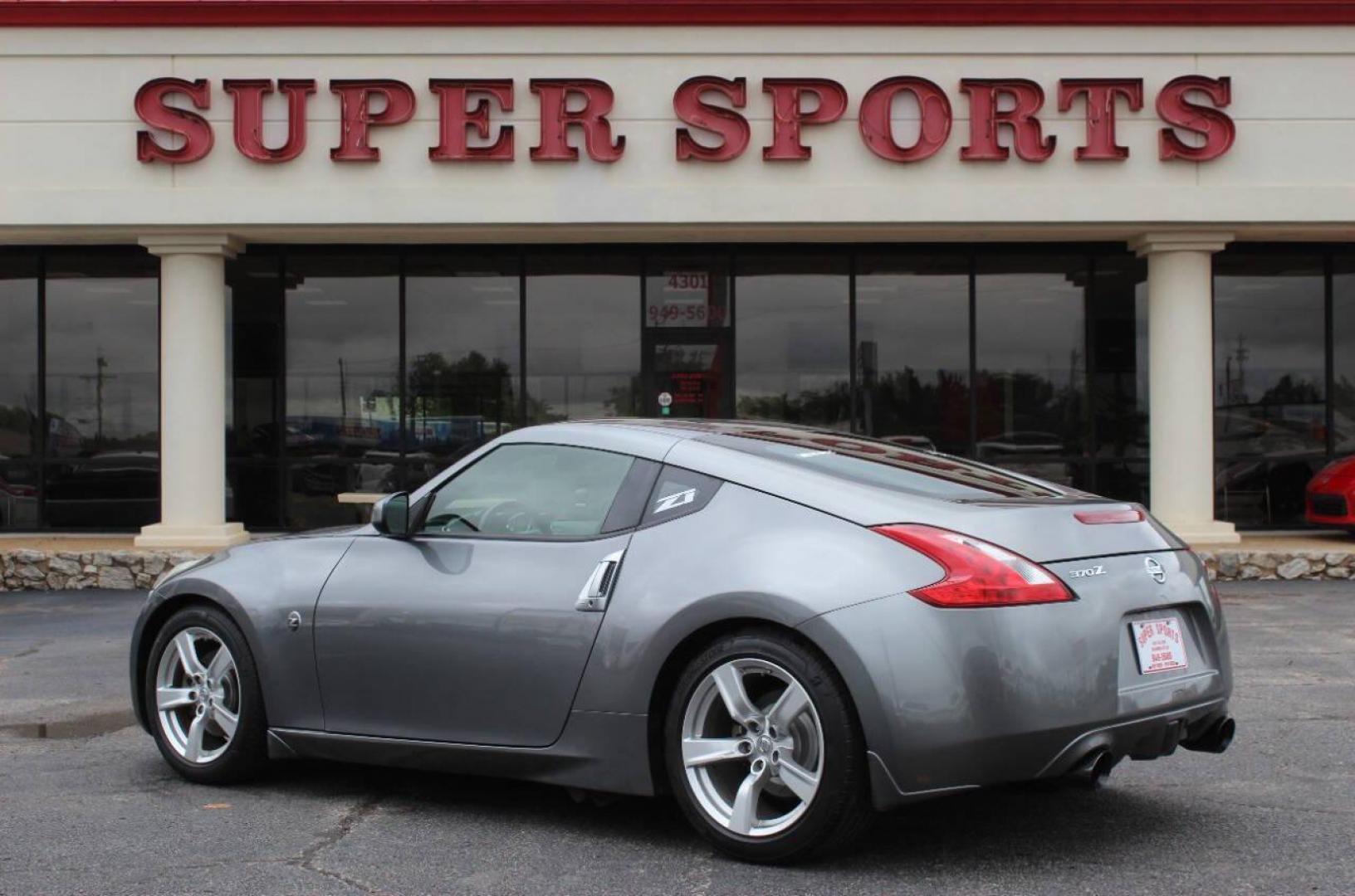 2011 Gray Nissan Z 370Z Coupe (JN1AZ4EHXBM) with an 3.7L V6 DOHC 24V engine, Automatic 7-Speed transmission, located at 4301 NW 39th , Oklahoma City, OK, 73112, (405) 949-5600, 35.512135, -97.598671 - NO DRIVERS LICENCE NO-FULL COVERAGE INSURANCE-NO CREDIT CHECK. COME ON OVER TO SUPERSPORTS AND TAKE A LOOK AND TEST DRIVE PLEASE GIVE US A CALL AT (405) 949-5600. NO LICENSIA DE MANEJAR- NO SEGURO DE COBERTURA TOTAL- NO VERIFICACCION DE CREDITO. POR FAVOR VENGAN A SUPERSPORTS, ECHE UN VIS - Photo#5