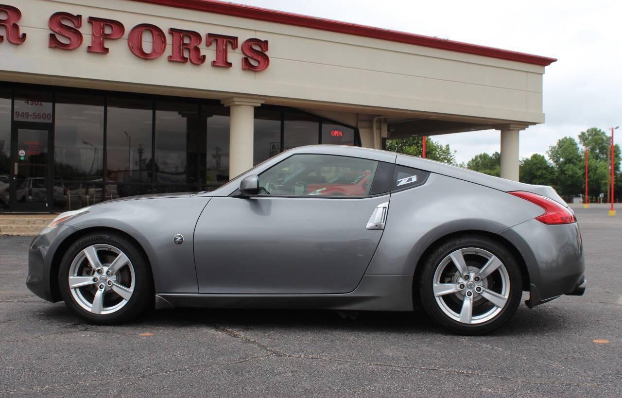 2011 Gray Nissan Z 370Z Coupe (JN1AZ4EHXBM) with an 3.7L V6 DOHC 24V engine, Automatic 7-Speed transmission, located at 4301 NW 39th , Oklahoma City, OK, 73112, (405) 949-5600, 35.512135, -97.598671 - NO DRIVERS LICENCE -NO FULL COVERAGE INSURANCE - NO CREDIT CHECK. COME ON OVER TO SUPERSPORTS, TAKE A LOOK AND TEST DRIVE. PLEASE GIVE US A CALL AT (405) 949-5600. NO LICENCIA DE CONDUCIR - NO SEGURO DE COBERTURA TOTAL - NO VERIFICACION DE CREDITO. VISITENOS EN SUPERSPORTS, MIRE NUESTRO - Photo#5