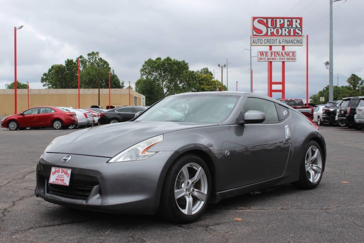 2011 Gray Nissan Z 370Z Coupe (JN1AZ4EHXBM) with an 3.7L V6 DOHC 24V engine, Automatic 7-Speed transmission, located at 4301 NW 39th , Oklahoma City, OK, 73112, (405) 949-5600, 35.512135, -97.598671 - NO DRIVERS LICENCE -NO FULL COVERAGE INSURANCE - NO CREDIT CHECK. COME ON OVER TO SUPERSPORTS, TAKE A LOOK AND TEST DRIVE. PLEASE GIVE US A CALL AT (405) 949-5600. NO LICENCIA DE CONDUCIR - NO SEGURO DE COBERTURA TOTAL - NO VERIFICACION DE CREDITO. VISITENOS EN SUPERSPORTS, MIRE NUESTRO - Photo#6