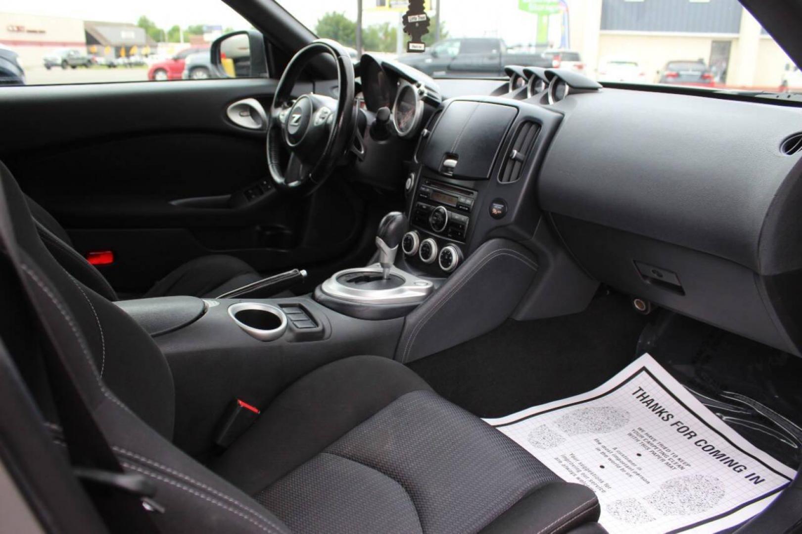 2011 Gray Nissan Z 370Z Coupe (JN1AZ4EHXBM) with an 3.7L V6 DOHC 24V engine, Automatic 7-Speed transmission, located at 4301 NW 39th , Oklahoma City, OK, 73112, (405) 949-5600, 35.512135, -97.598671 - NO DRIVERS LICENCE NO-FULL COVERAGE INSURANCE-NO CREDIT CHECK. COME ON OVER TO SUPERSPORTS AND TAKE A LOOK AND TEST DRIVE PLEASE GIVE US A CALL AT (405) 949-5600. NO LICENSIA DE MANEJAR- NO SEGURO DE COBERTURA TOTAL- NO VERIFICACCION DE CREDITO. POR FAVOR VENGAN A SUPERSPORTS, ECHE UN VIS - Photo#9