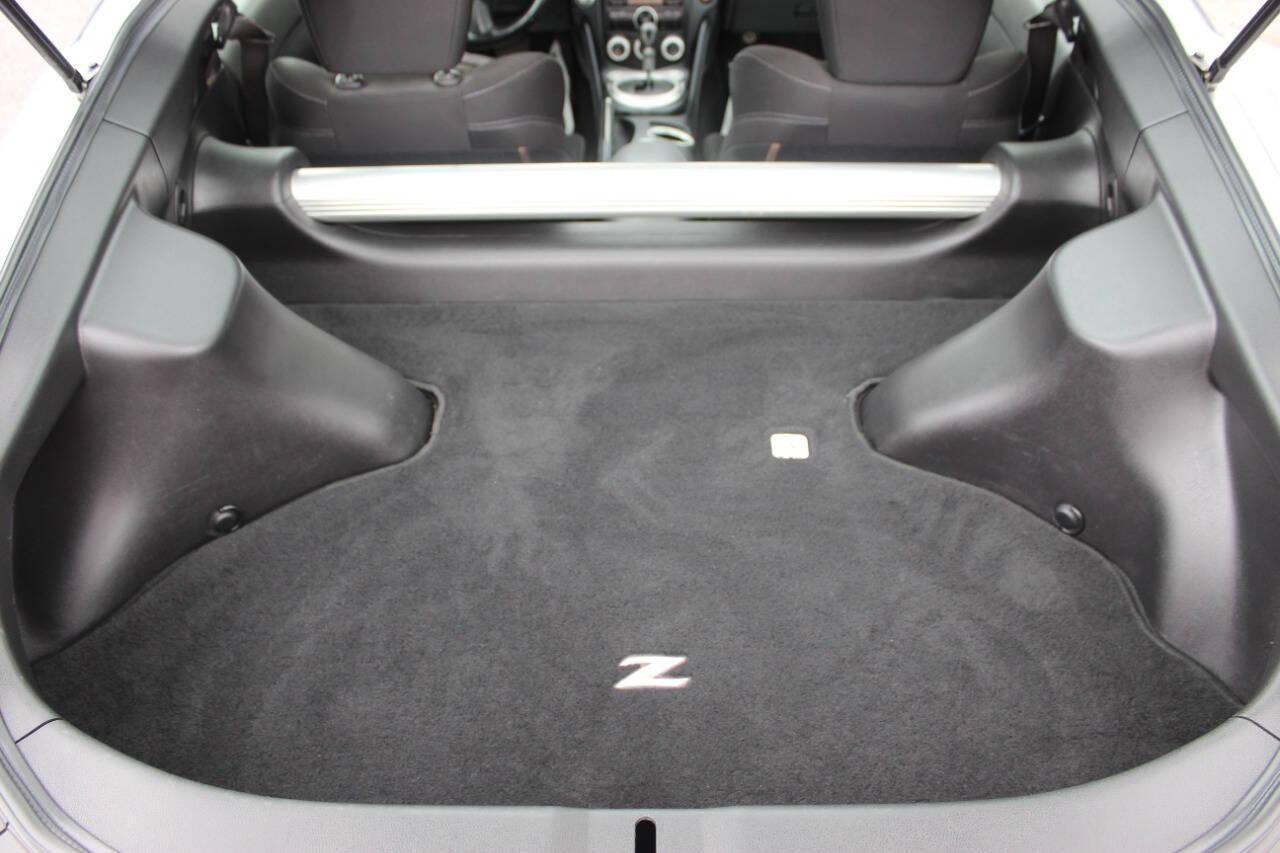 2011 Gray Nissan Z 370Z Coupe (JN1AZ4EHXBM) with an 3.7L V6 DOHC 24V engine, Automatic 7-Speed transmission, located at 4301 NW 39th , Oklahoma City, OK, 73112, (405) 949-5600, 35.512135, -97.598671 - NO DRIVERS LICENCE -NO FULL COVERAGE INSURANCE - NO CREDIT CHECK. COME ON OVER TO SUPERSPORTS, TAKE A LOOK AND TEST DRIVE. PLEASE GIVE US A CALL AT (405) 949-5600. NO LICENCIA DE CONDUCIR - NO SEGURO DE COBERTURA TOTAL - NO VERIFICACION DE CREDITO. VISITENOS EN SUPERSPORTS, MIRE NUESTRO - Photo#10