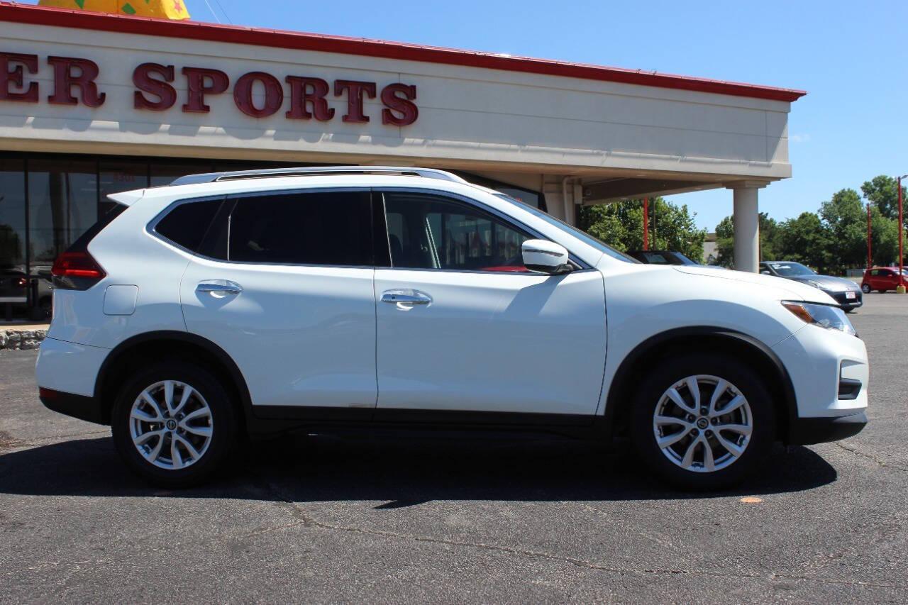 2017 White Nissan Rogue SL FWD (KNMAT2MT0HP) with an 2.5L L4 DOHC 16V engine, CVT transmission, located at 4301 NW 39th , Oklahoma City, OK, 73112, (405) 949-5600, 35.512135, -97.598671 - NO DRIVERS LICENCE -NO FULL COVERAGE INSURANCE - NO CREDIT CHECK. COME ON OVER TO SUPERSPORTS, TAKE A LOOK AND TEST DRIVE. PLEASE GIVE US A CALL AT (405) 949-5600. NO LICENCIA DE CONDUCIR - NO SEGURO DE COBERTURA TOTAL - NO VERIFICACION DE CREDITO. VISITENOS EN SUPERSPORTS, MIRE NUESTRO - Photo#2