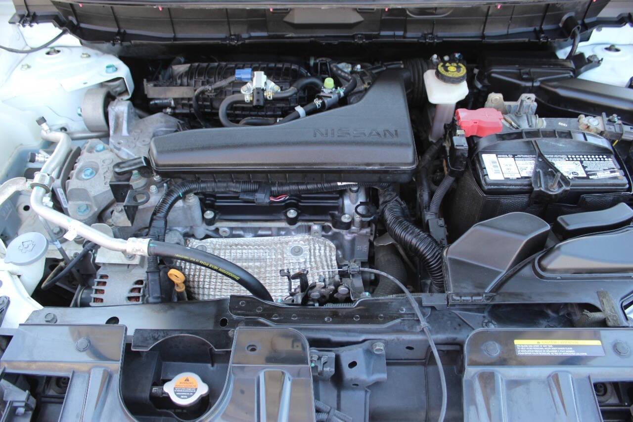 2017 White Nissan Rogue SL FWD (KNMAT2MT0HP) with an 2.5L L4 DOHC 16V engine, CVT transmission, located at 4301 NW 39th , Oklahoma City, OK, 73112, (405) 949-5600, 35.512135, -97.598671 - NO DRIVERS LICENCE -NO FULL COVERAGE INSURANCE - NO CREDIT CHECK. COME ON OVER TO SUPERSPORTS, TAKE A LOOK AND TEST DRIVE. PLEASE GIVE US A CALL AT (405) 949-5600. NO LICENCIA DE CONDUCIR - NO SEGURO DE COBERTURA TOTAL - NO VERIFICACION DE CREDITO. VISITENOS EN SUPERSPORTS, MIRE NUESTRO - Photo#7