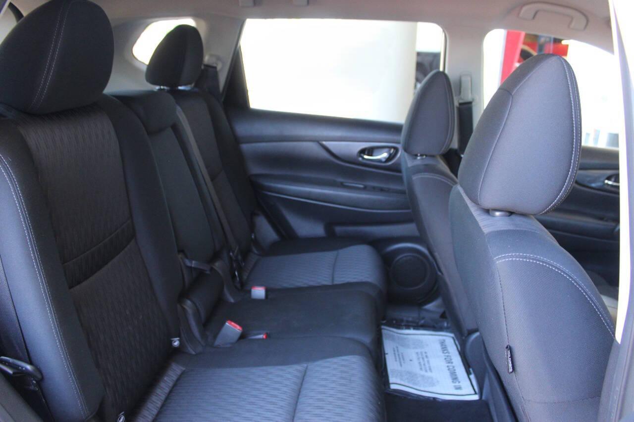 2017 White Nissan Rogue SL FWD (KNMAT2MT0HP) with an 2.5L L4 DOHC 16V engine, CVT transmission, located at 4301 NW 39th , Oklahoma City, OK, 73112, (405) 949-5600, 35.512135, -97.598671 - NO DRIVERS LICENCE -NO FULL COVERAGE INSURANCE - NO CREDIT CHECK. COME ON OVER TO SUPERSPORTS, TAKE A LOOK AND TEST DRIVE. PLEASE GIVE US A CALL AT (405) 949-5600. NO LICENCIA DE CONDUCIR - NO SEGURO DE COBERTURA TOTAL - NO VERIFICACION DE CREDITO. VISITENOS EN SUPERSPORTS, MIRE NUESTRO - Photo#10