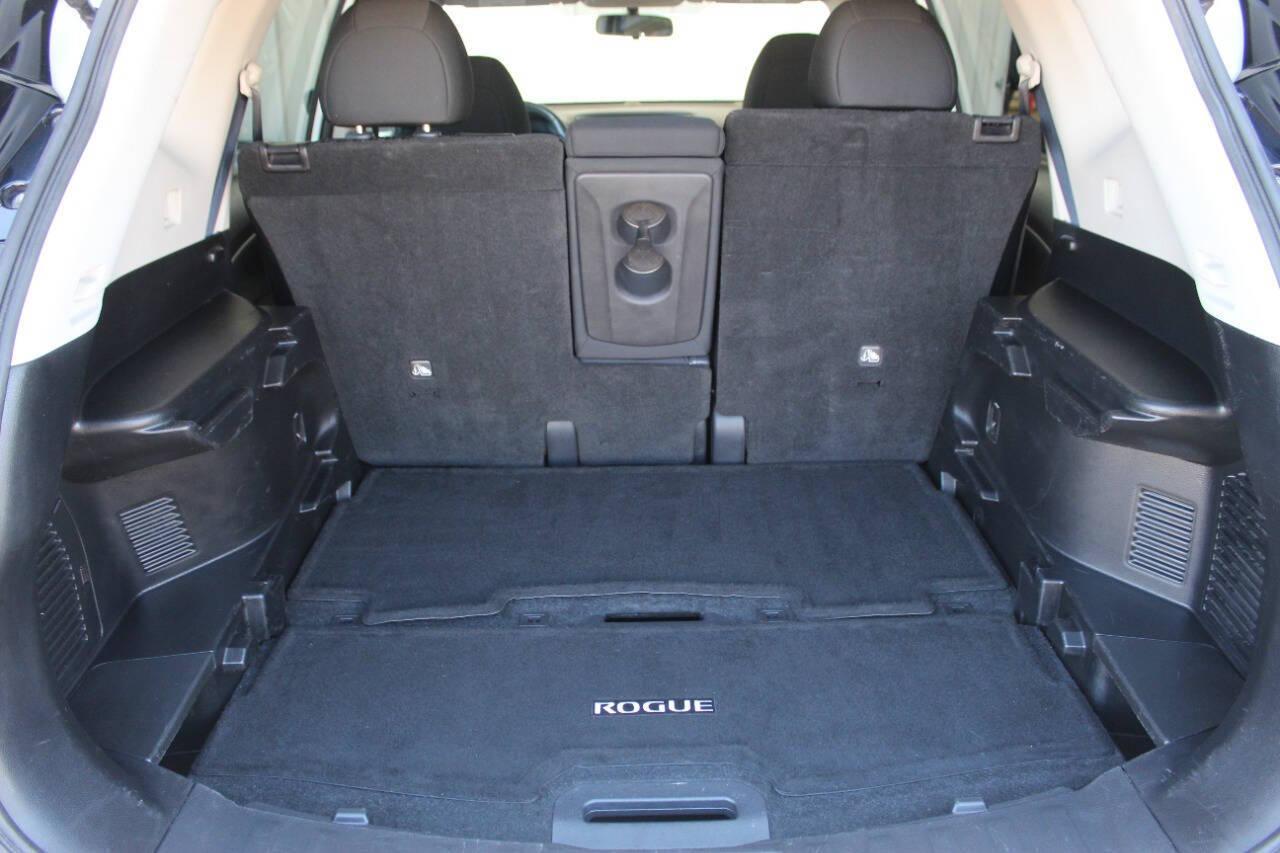 2017 White Nissan Rogue SL FWD (KNMAT2MT0HP) with an 2.5L L4 DOHC 16V engine, CVT transmission, located at 4301 NW 39th , Oklahoma City, OK, 73112, (405) 949-5600, 35.512135, -97.598671 - NO DRIVERS LICENCE -NO FULL COVERAGE INSURANCE - NO CREDIT CHECK. COME ON OVER TO SUPERSPORTS, TAKE A LOOK AND TEST DRIVE. PLEASE GIVE US A CALL AT (405) 949-5600. NO LICENCIA DE CONDUCIR - NO SEGURO DE COBERTURA TOTAL - NO VERIFICACION DE CREDITO. VISITENOS EN SUPERSPORTS, MIRE NUESTRO - Photo#13