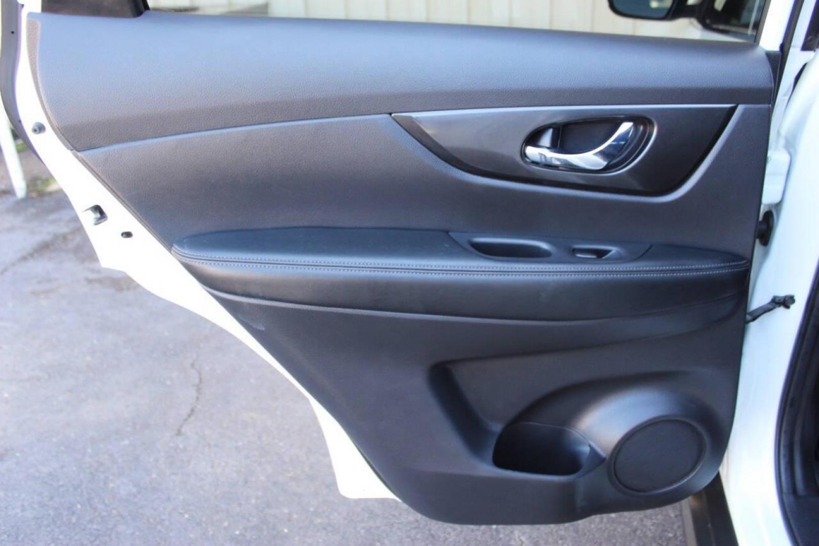 2017 White Nissan Rogue SL FWD (KNMAT2MT0HP) with an 2.5L L4 DOHC 16V engine, CVT transmission, located at 4301 NW 39th , Oklahoma City, OK, 73112, (405) 949-5600, 35.512135, -97.598671 - NO DRIVERS LICENCE NO-FULL COVERAGE INSURANCE-NO CREDIT CHECK. COME ON OVER TO SUPERSPORTS AND TAKE A LOOK AND TEST DRIVE PLEASE GIVE US A CALL AT (405) 949-5600. NO LICENSIA DE MANEJAR- NO SEGURO DE COBERTURA TOTAL- NO VERIFICACCION DE CREDITO. POR FAVOR VENGAN A SUPERSPORTS, ECHE UN VIS - Photo#16