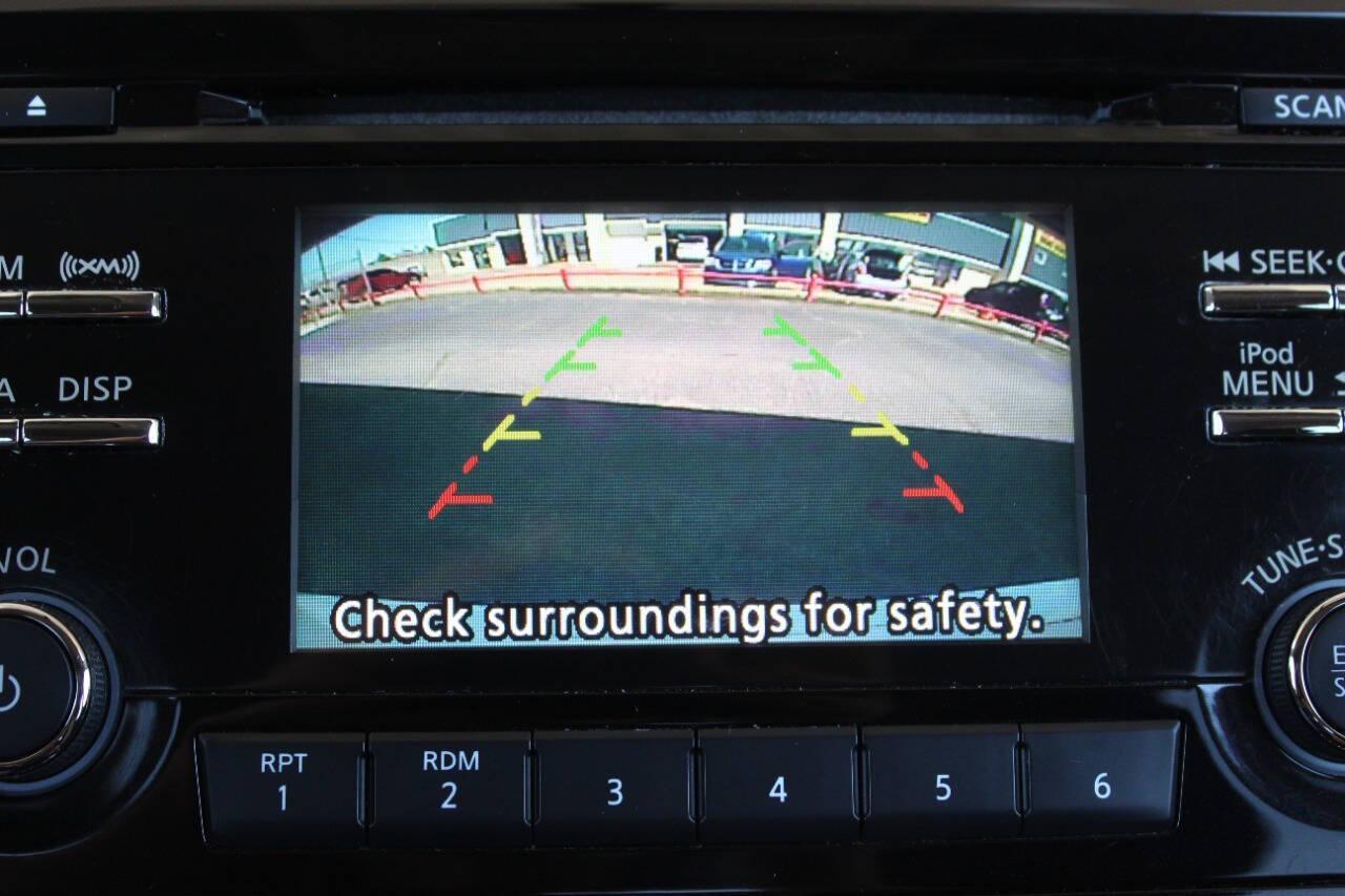 2017 White Nissan Rogue SL FWD (KNMAT2MT0HP) with an 2.5L L4 DOHC 16V engine, CVT transmission, located at 4301 NW 39th , Oklahoma City, OK, 73112, (405) 949-5600, 35.512135, -97.598671 - NO DRIVERS LICENCE -NO FULL COVERAGE INSURANCE - NO CREDIT CHECK. COME ON OVER TO SUPERSPORTS, TAKE A LOOK AND TEST DRIVE. PLEASE GIVE US A CALL AT (405) 949-5600. NO LICENCIA DE CONDUCIR - NO SEGURO DE COBERTURA TOTAL - NO VERIFICACION DE CREDITO. VISITENOS EN SUPERSPORTS, MIRE NUESTRO - Photo#18