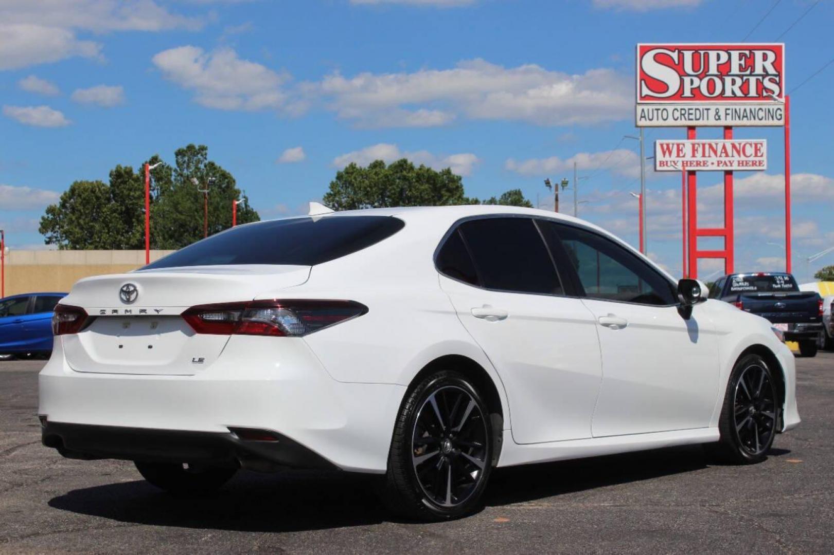 2021 White Toyota Camry LE (4T1C11AK9MU) with an 2.5L L4 DOHC 16V engine, 8A transmission, located at 4301 NW 39th , Oklahoma City, OK, 73112, (405) 949-5600, 35.512135, -97.598671 - NO DRIVERS LICENCE NO-FULL COVERAGE INSURANCE-NO CREDIT CHECK. COME ON OVER TO SUPERSPORTS AND TAKE A LOOK AND TEST DRIVE. PLEASE GIVE US A CALL AT (405) 949-5600. NO LICENSIA DE MANEJAR- NO SEGURO DE COBERTURA TOTAL- NO VERIFICACCION DE CREDITO. POR FAVOR VENGAN A SUPERSPORTS, ECHE UN - Photo#4