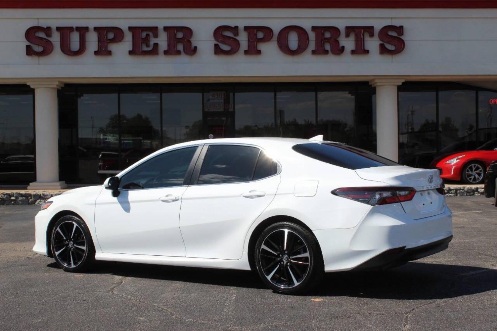 2021 White Toyota Camry LE (4T1C11AK9MU) with an 2.5L L4 DOHC 16V engine, 8A transmission, located at 4301 NW 39th , Oklahoma City, OK, 73112, (405) 949-5600, 35.512135, -97.598671 - NO DRIVERS LICENCE NO-FULL COVERAGE INSURANCE-NO CREDIT CHECK. COME ON OVER TO SUPERSPORTS AND TAKE A LOOK AND TEST DRIVE. PLEASE GIVE US A CALL AT (405) 949-5600. NO LICENSIA DE MANEJAR- NO SEGURO DE COBERTURA TOTAL- NO VERIFICACCION DE CREDITO. POR FAVOR VENGAN A SUPERSPORTS, ECHE UN - Photo#5