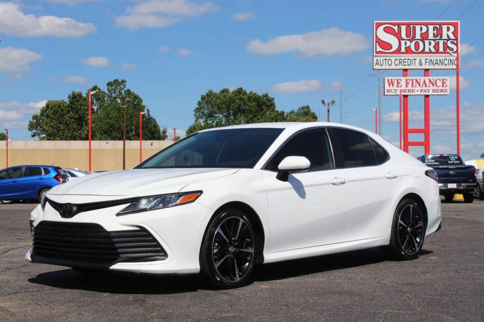 2021 White Toyota Camry LE (4T1C11AK9MU) with an 2.5L L4 DOHC 16V engine, 8A transmission, located at 4301 NW 39th , Oklahoma City, OK, 73112, (405) 949-5600, 35.512135, -97.598671 - NO DRIVERS LICENCE NO-FULL COVERAGE INSURANCE-NO CREDIT CHECK. COME ON OVER TO SUPERSPORTS AND TAKE A LOOK AND TEST DRIVE. PLEASE GIVE US A CALL AT (405) 949-5600. NO LICENSIA DE MANEJAR- NO SEGURO DE COBERTURA TOTAL- NO VERIFICACCION DE CREDITO. POR FAVOR VENGAN A SUPERSPORTS, ECHE UN - Photo#7